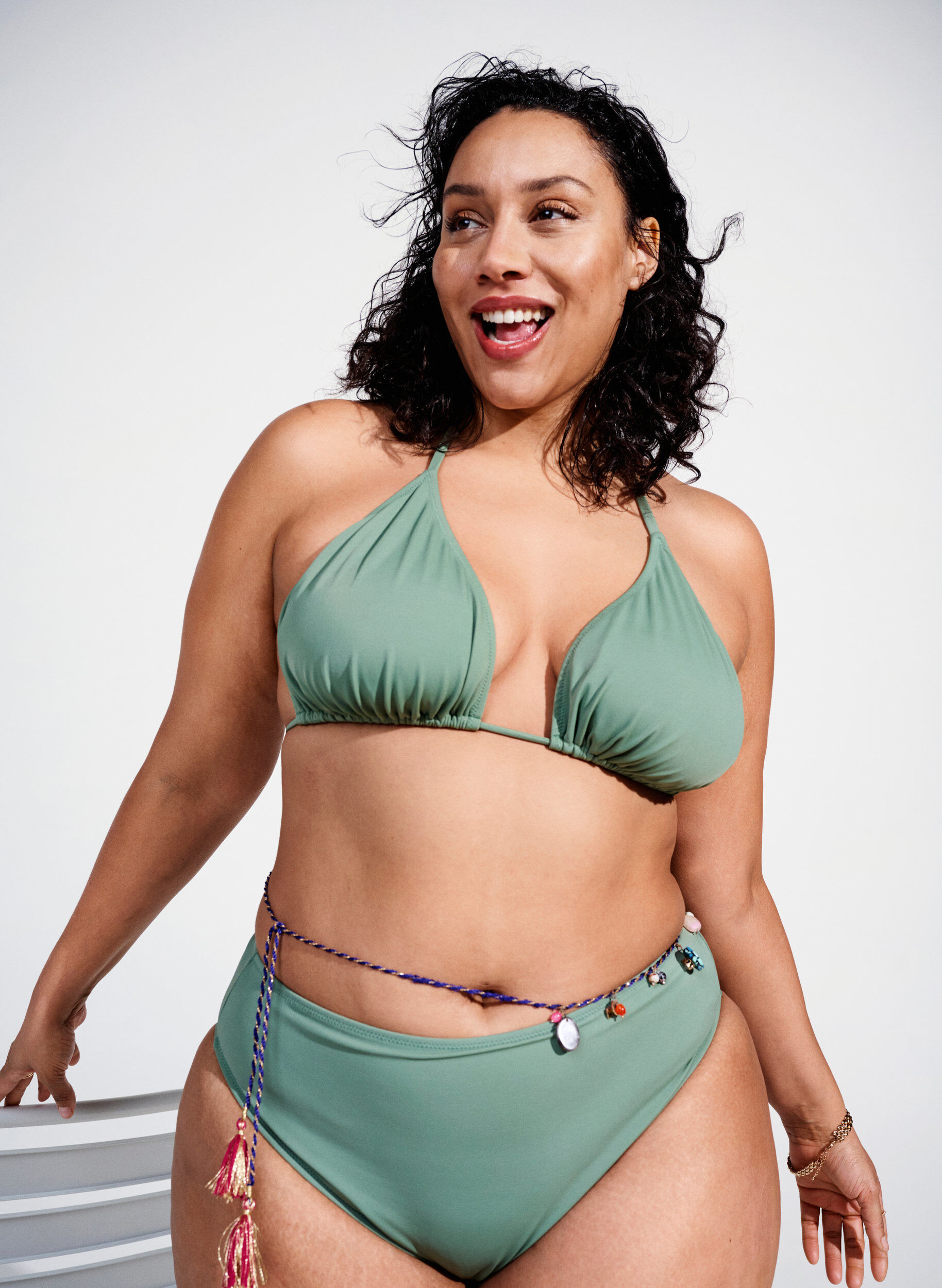 Zizzi Culotte de bikini Tai &agrave; taille r&eacute;guli&egrave;re, Vert clair, Image image number 1