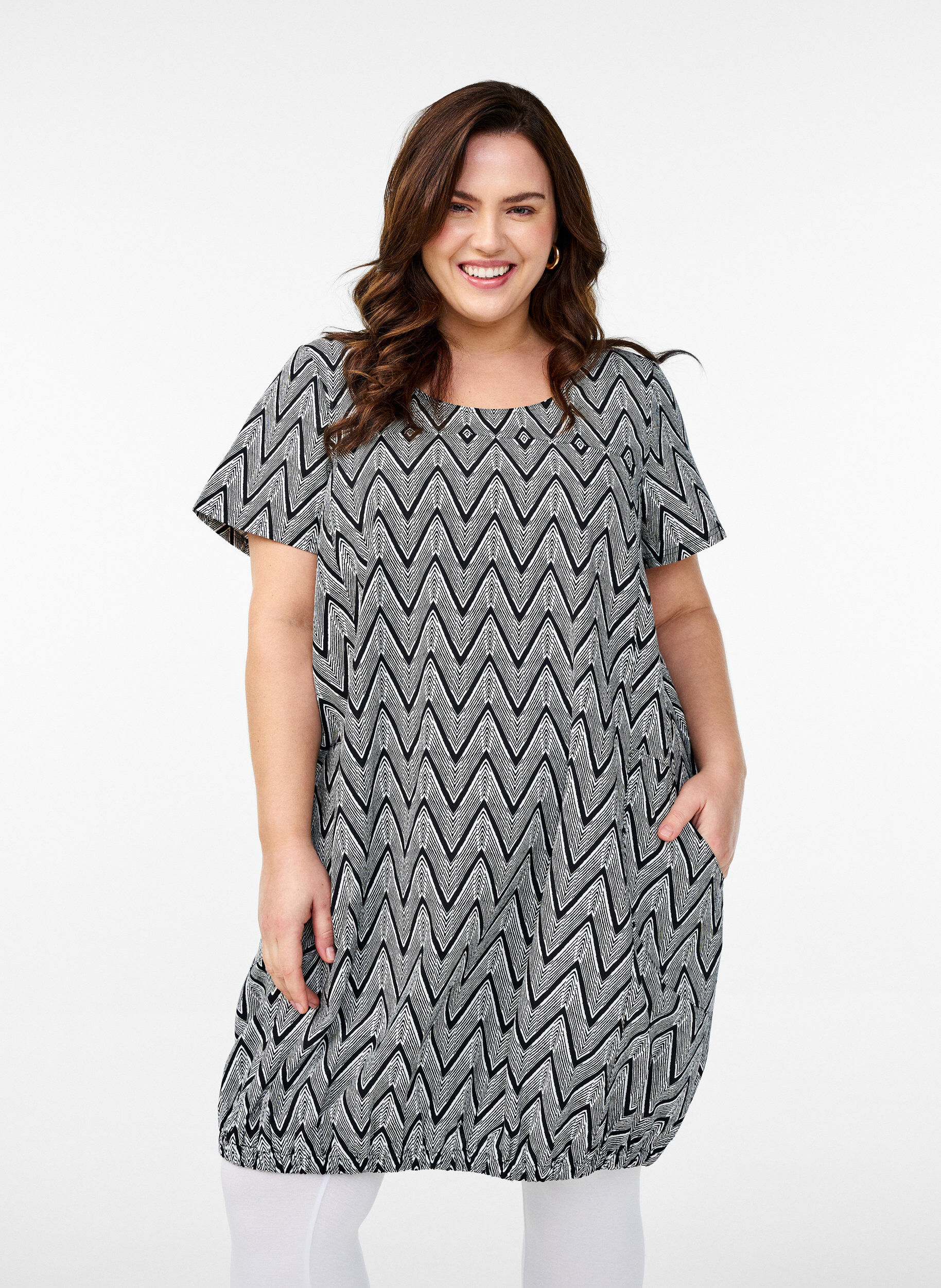 Robe en coton &agrave; manches courtes avec imprim&eacute;, Noir, Model