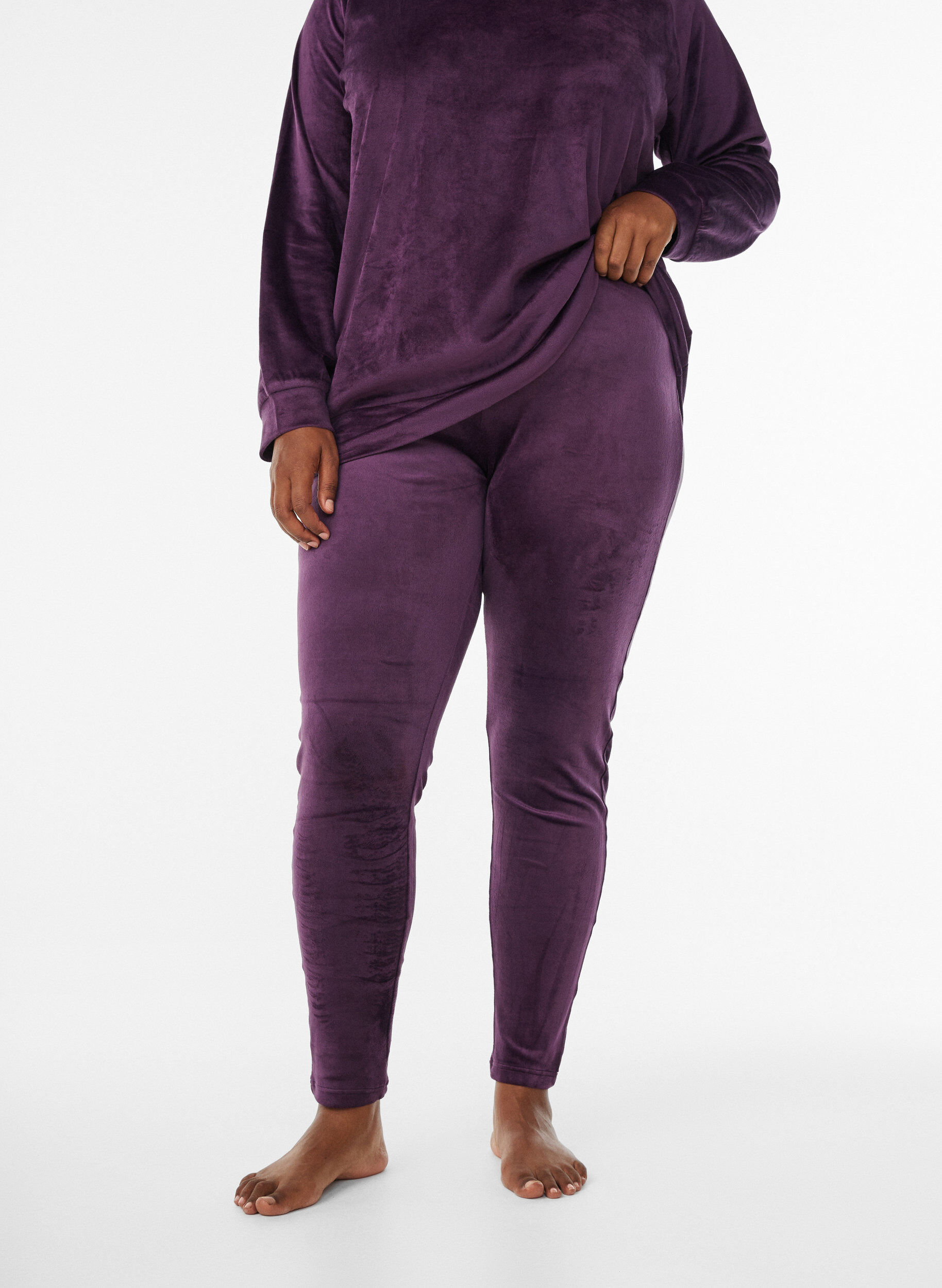 Zizzi Legging ajust&eacute; en velours, Violet, Model image number 2