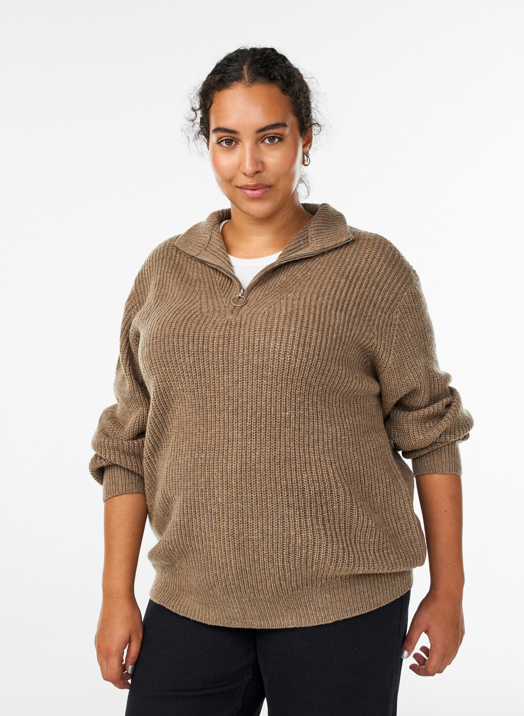 Pull en tricot avec col haut et fermeture &eacute;clair, Marron, Model