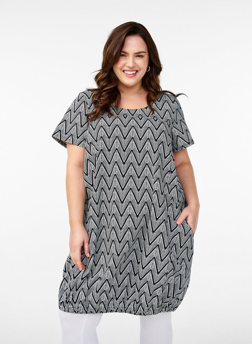 Robe en coton à manches courtes avec imprimé, Noir, Model image number 0