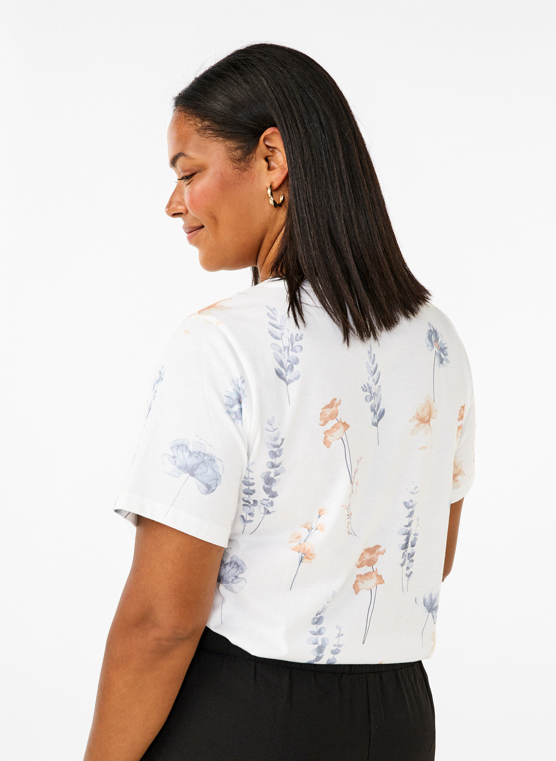Zizzi T-shirt en coton biologique avec imprim&eacute; floral, White W. Blue flower, Model image number 1