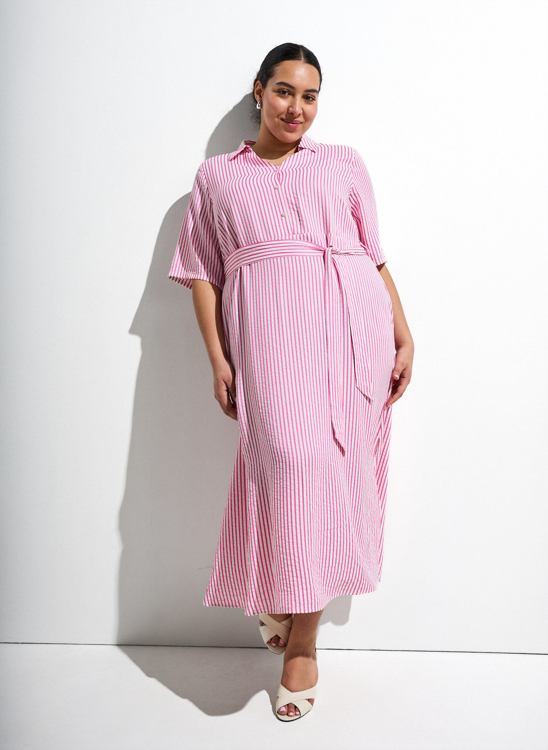 ZizziRobe-chemise longue jusqu&rsquo;aux chevilles avec ceinture &agrave; nouer et rayures, Rose, Image image number 0