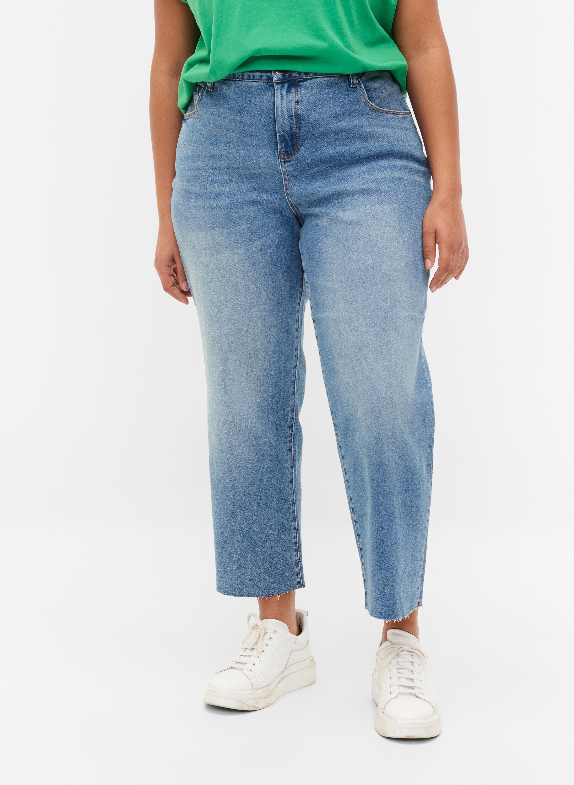 Zizzi Jean 7/8 avec bords bruts et taille haute, Bleu Clair, Model image number 3