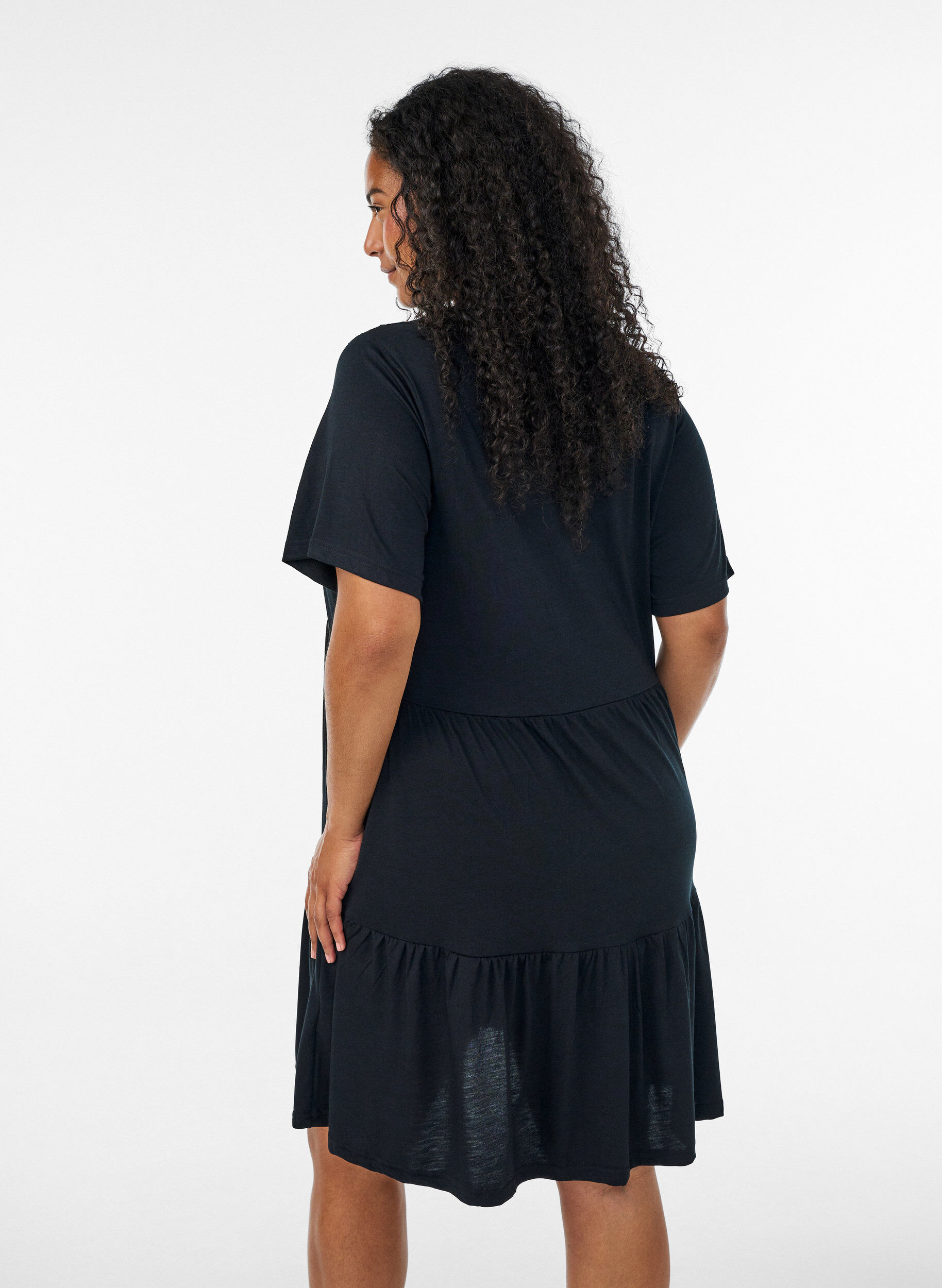 ZizziRobe en jersey avec d&eacute;tails en dentelle et jupe superpos&eacute;e, Noir, Model image number 2