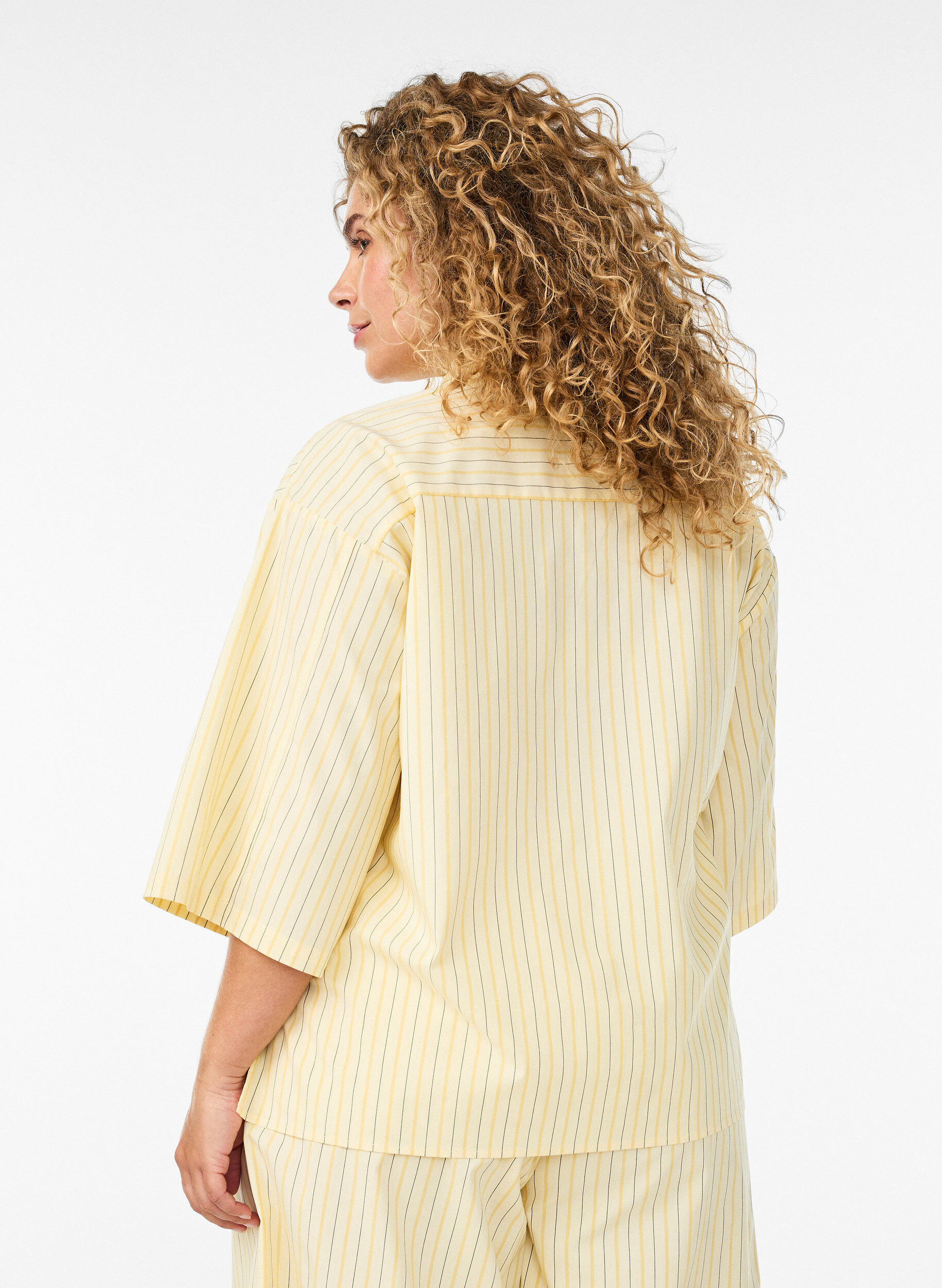 ZizziBlouse ray&eacute;e &agrave; coupe ample, Jaune clair, Model image number 2