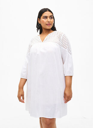 Robe en mélange de coton et de lin agrémentée de détails en crochet, Bright White, Model image number 0