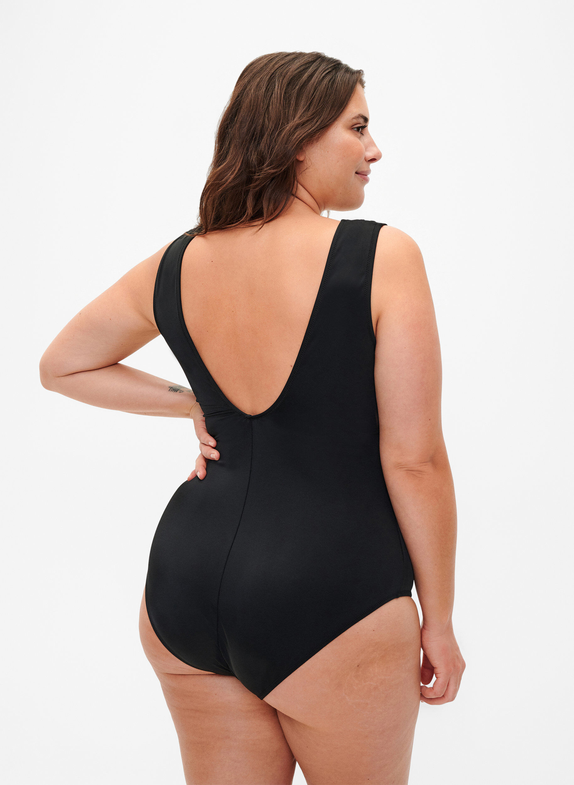 Zizzi Maillot de bain avec d&eacute;tails en r&eacute;sille sur le devant, Black, Model image number 1