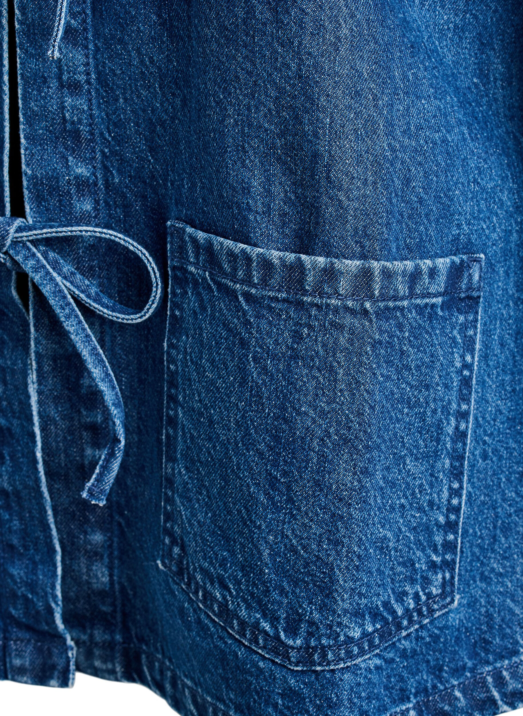 Zizzi Veste en jean avec n&oelig;ud de fermeture et poches, Blue Denim, Packshot image number 3
