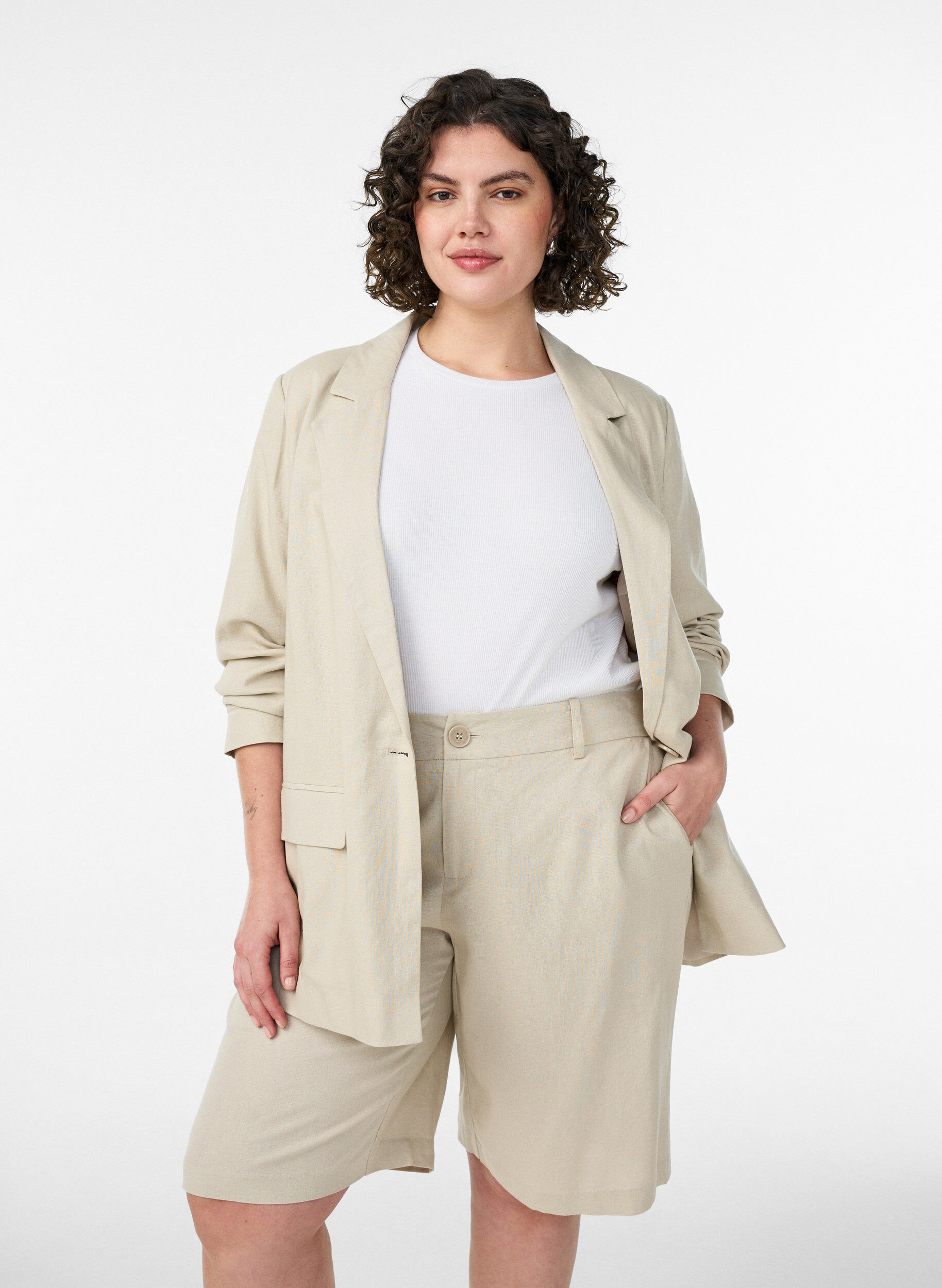 Bermuda taille haute en lin et viscose, Beige, Model