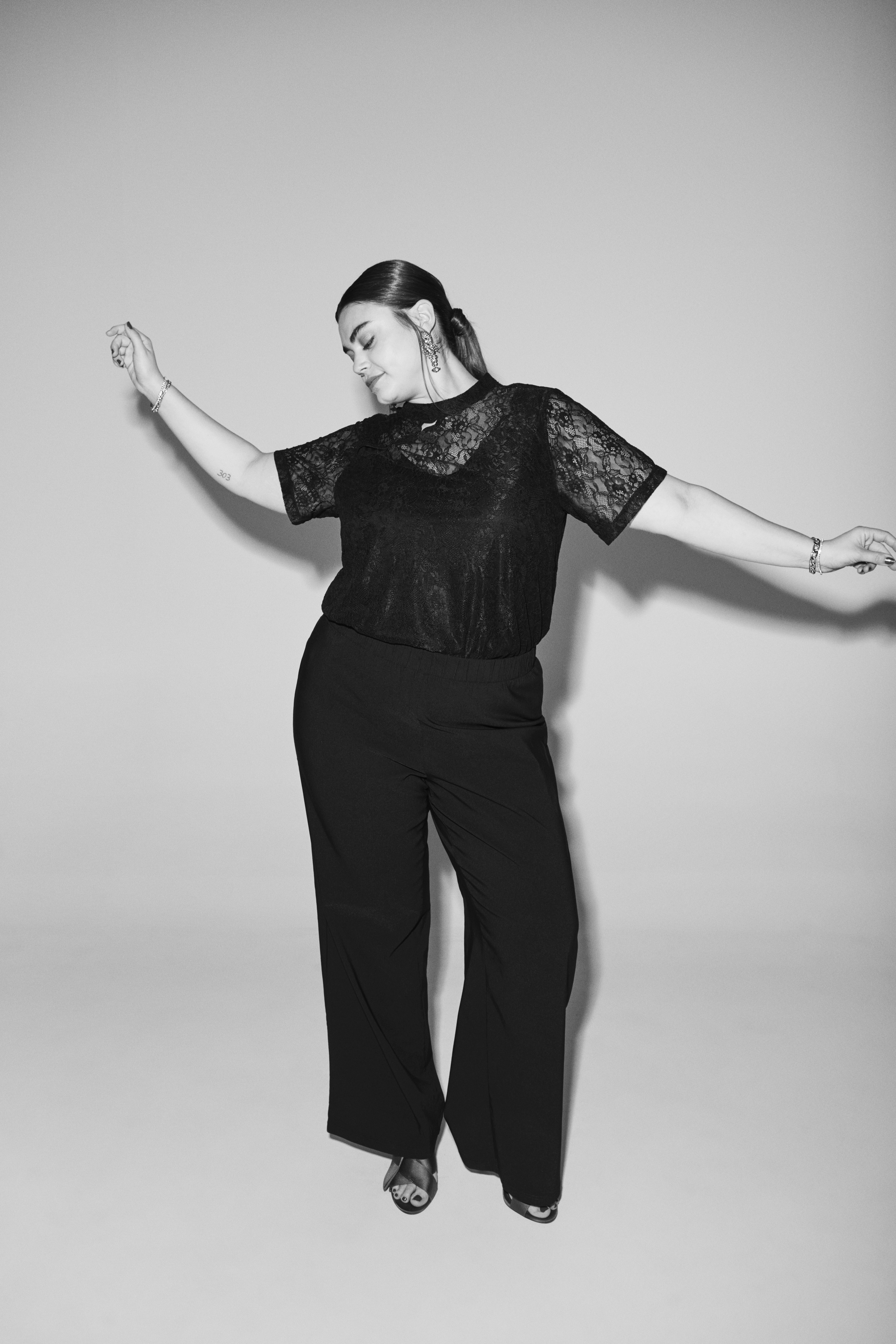 Zizzi Blouse en dentelle avec d&eacute;tails, , Model