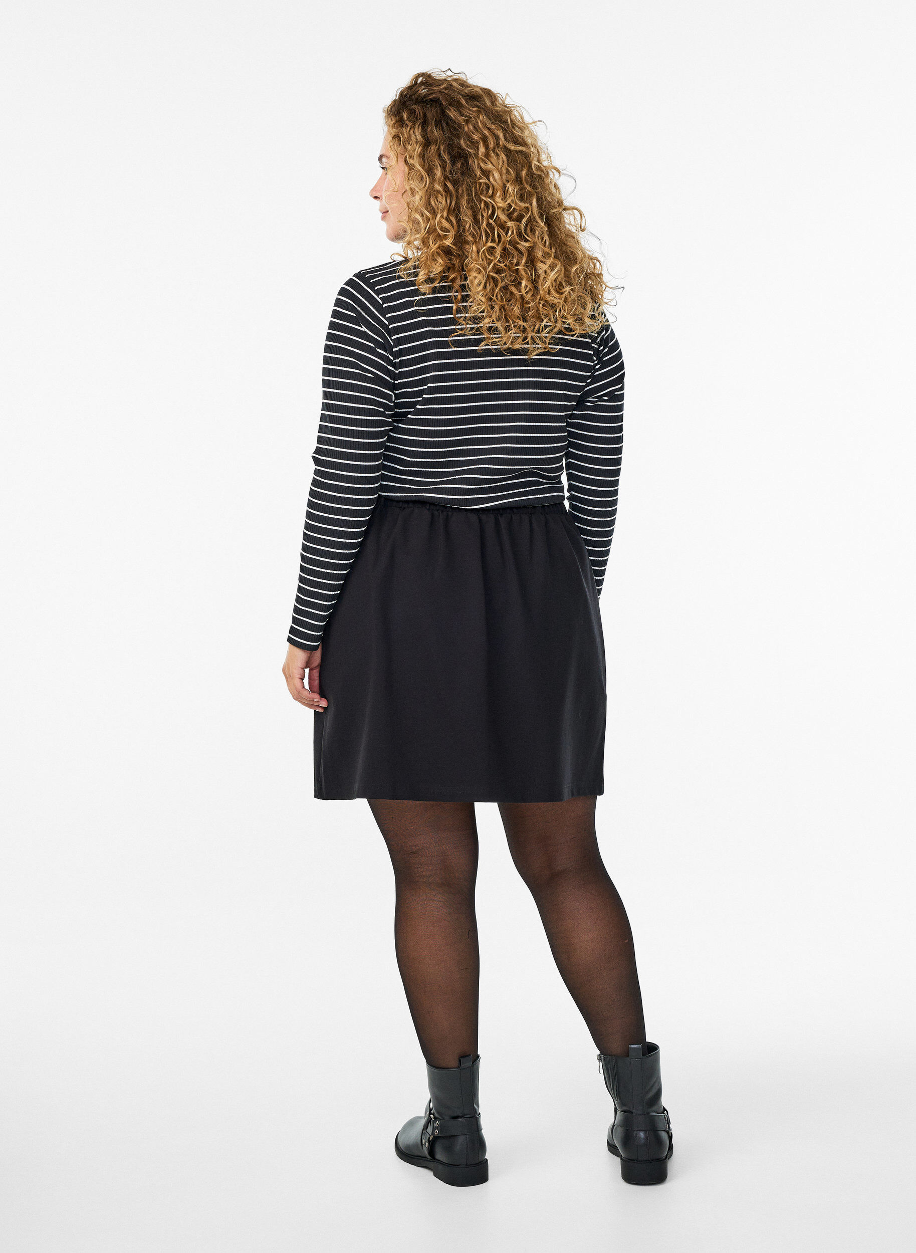 Zizzi Jupe courte en jersey avec fente, Noir, Model image number 2
