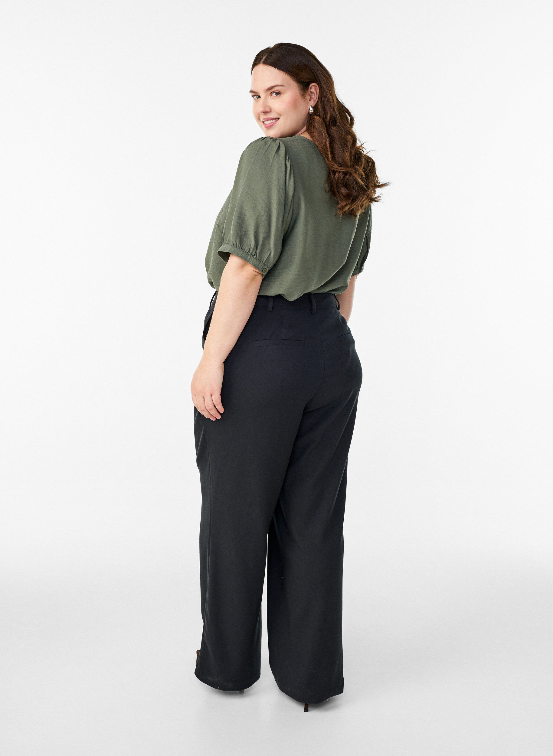 Zizzi Pantalon de costume taille haute &agrave; coupe droite, Noir, Model image number 1