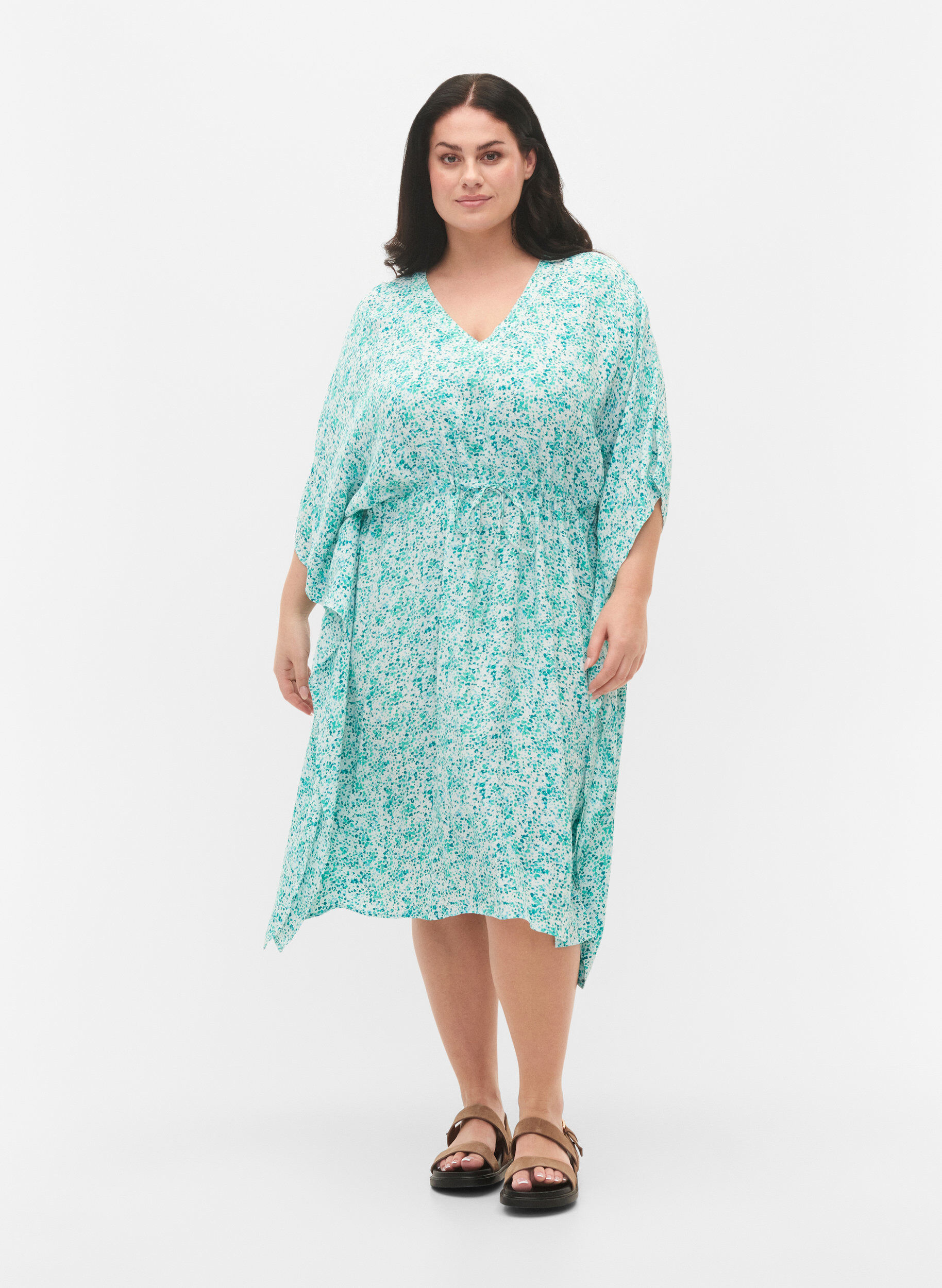 Zizzi Robe caftan en viscose avec imprim&eacute;, Green Dot, Model image number 3