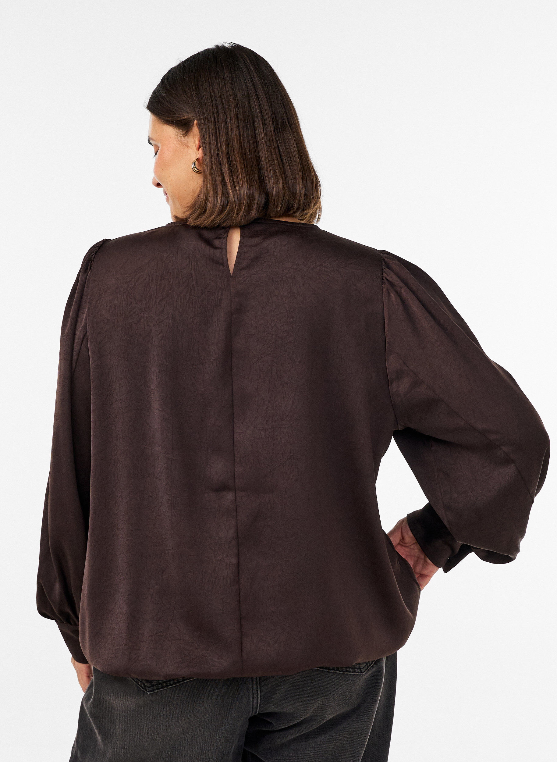 ZizziBlouse aspect satin&eacute; avec coupe ballon, Marron, Model image number 2