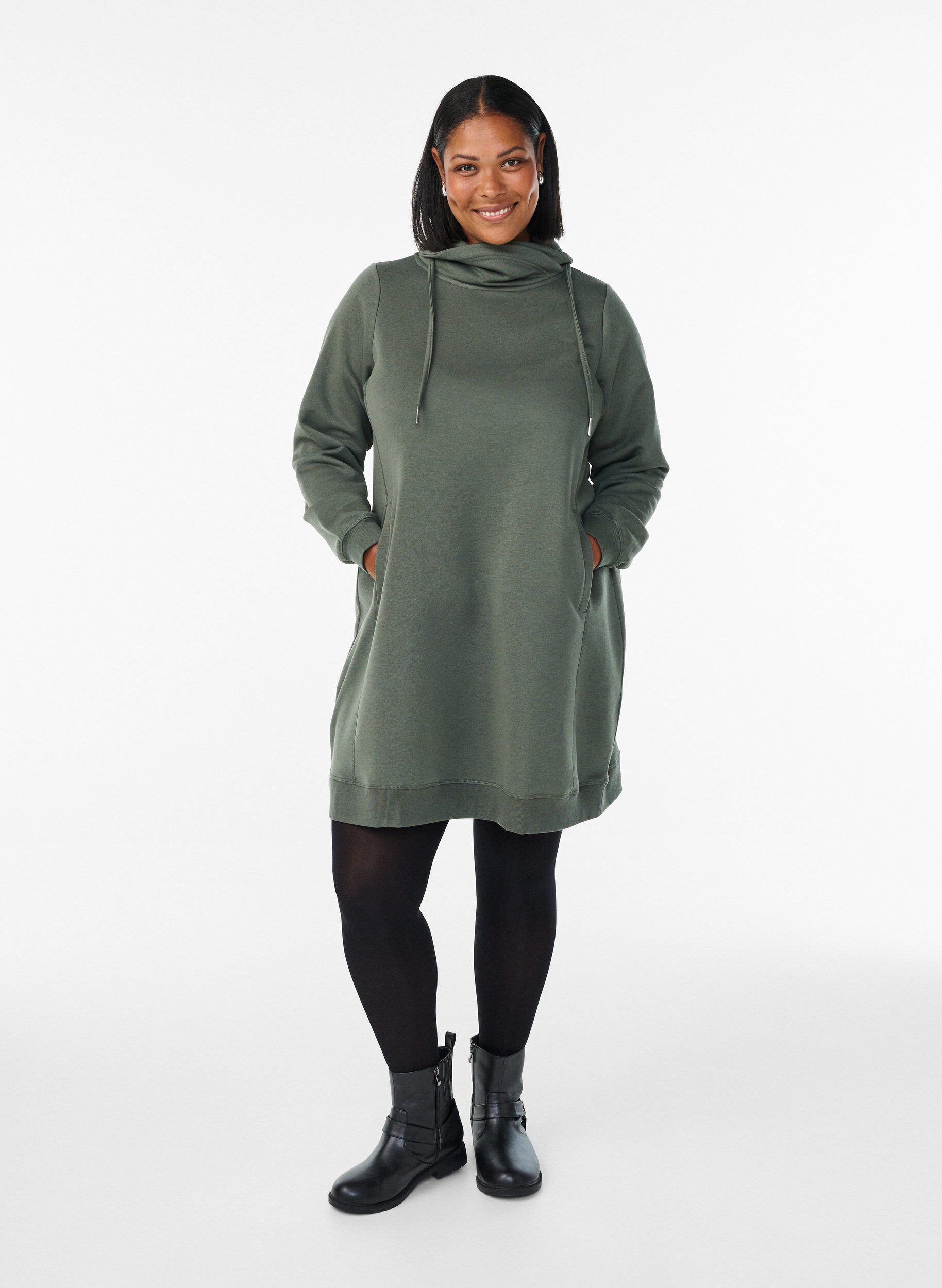 Zizzi FLASH - Robe sweat-shirt courte &agrave; col montant et poches, Vert, Model image number 1