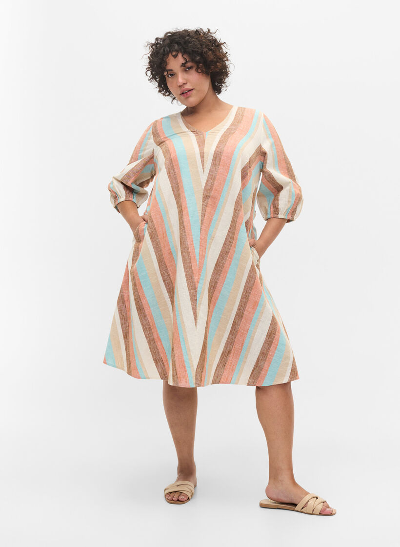 Robe en coton ray&eacute;e avec forme en trap&egrave;ze, Multi Stripe, Model image number 2