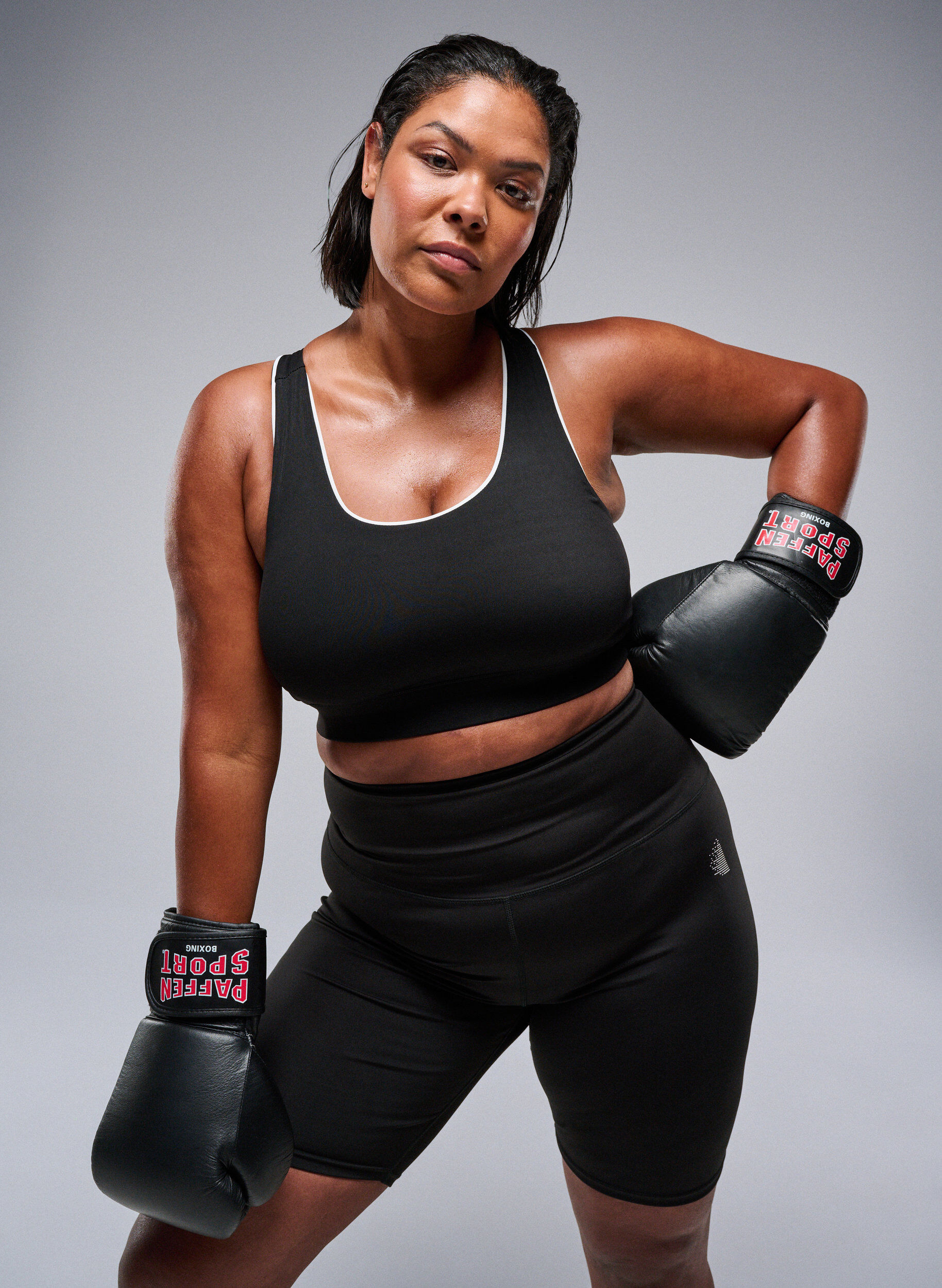 Zizzi Short d'entra&icirc;nement gainant, Noir, Image image number 0