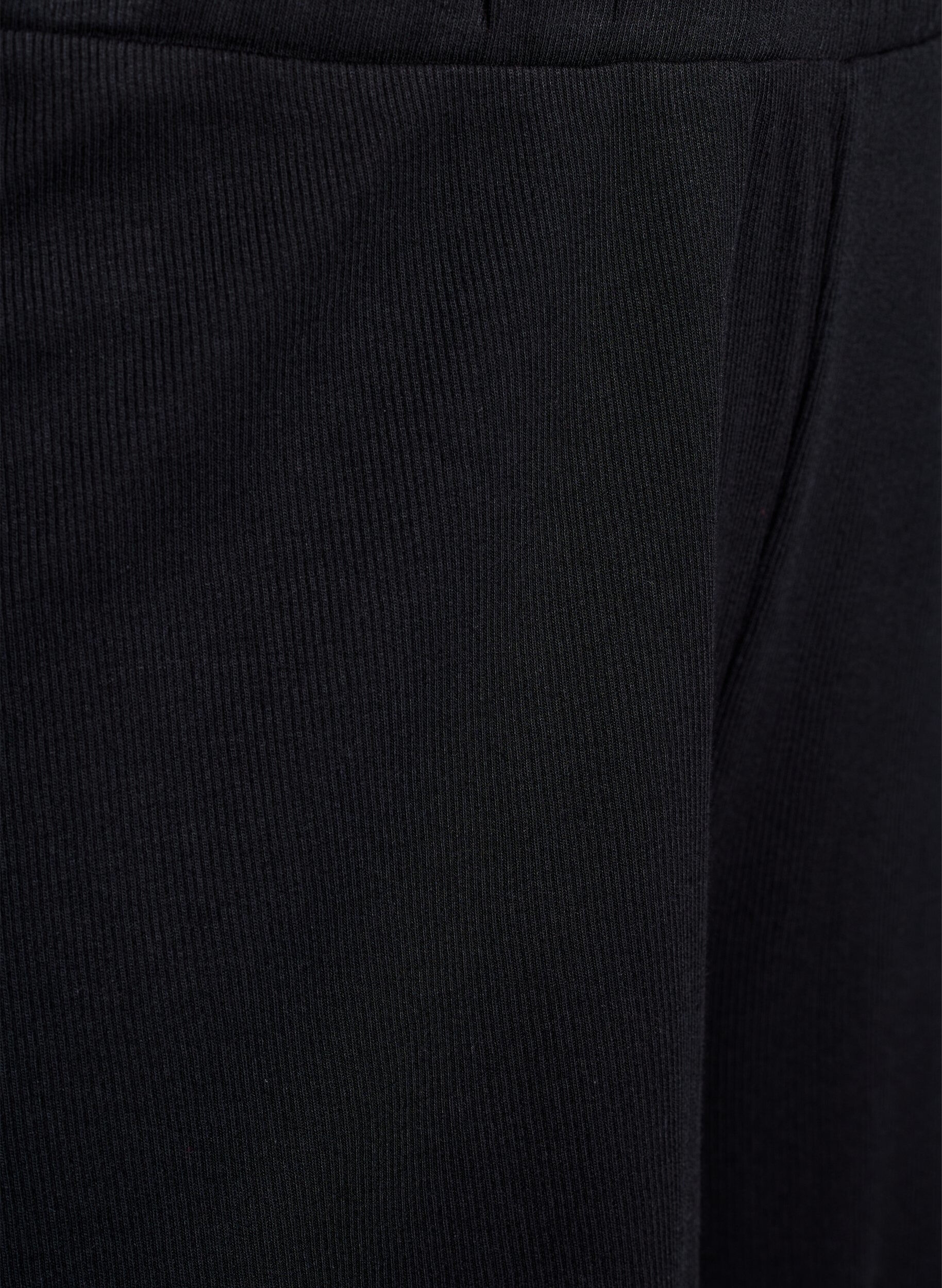 Zizzi Short de nuit ample &agrave; texture c&ocirc;tel&eacute;e et bordure en dentelle, Noir, Packshot image number 2