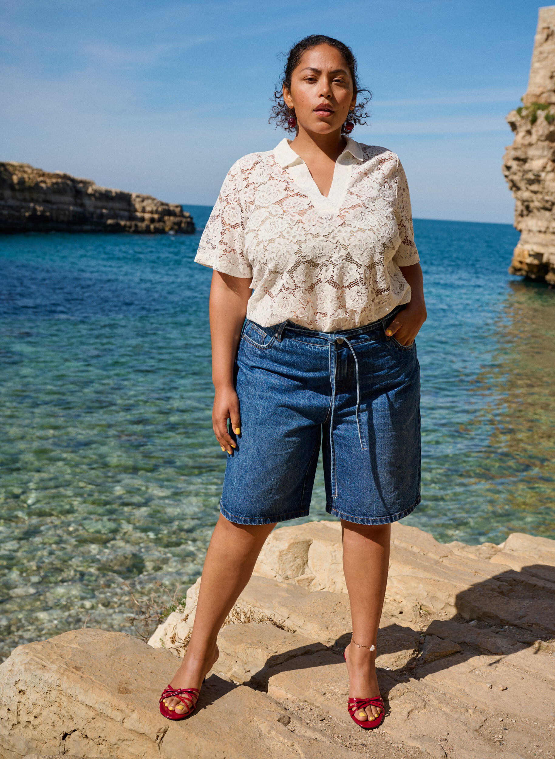 Zizzi Short en jean coupe slim avec ceinture &agrave; nouer, Bleu, Image image number 0