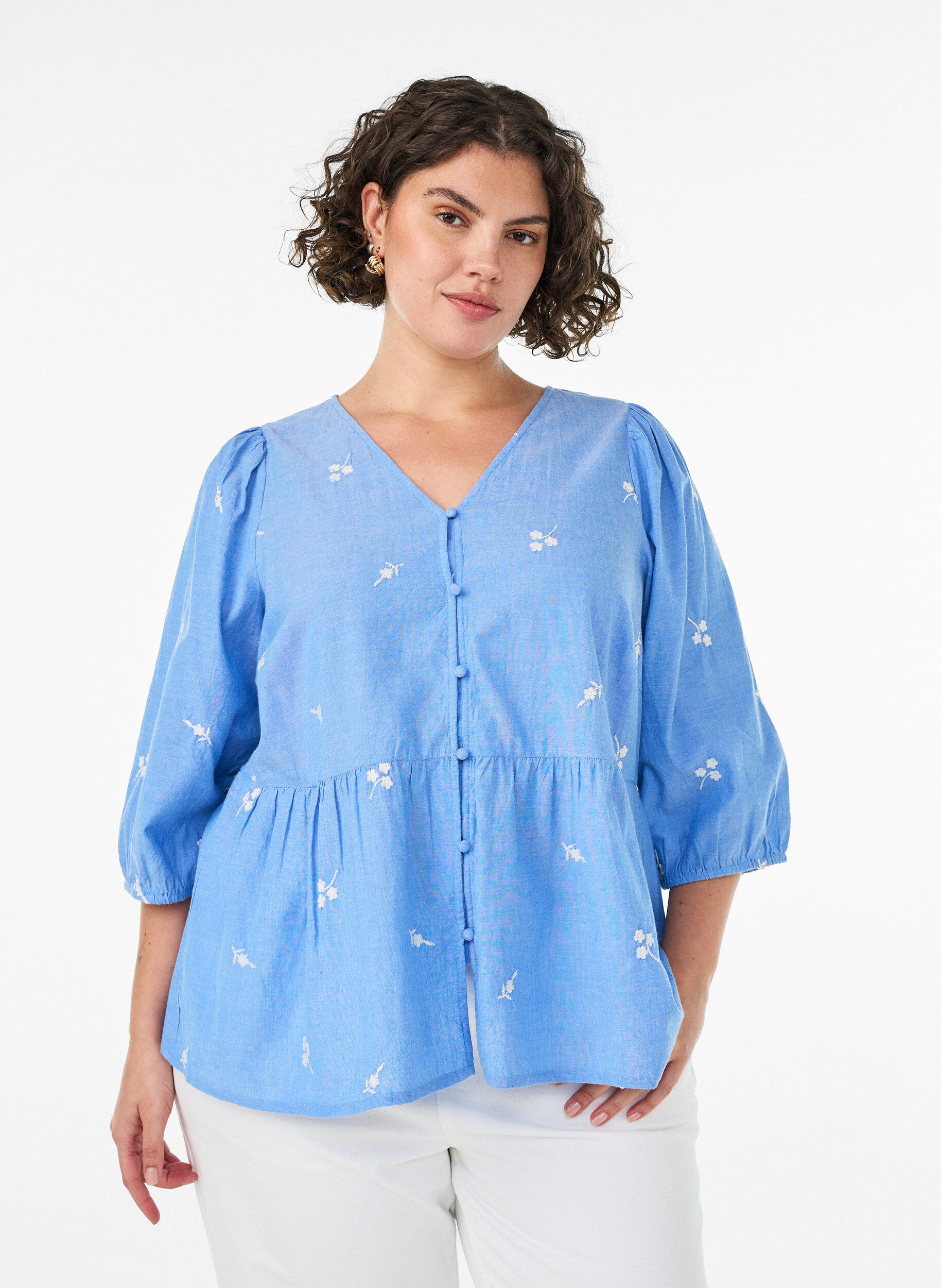 ZizziBlouse en coton brod&eacute;e de fleurs et fermeture boutonn&eacute;e, Bleu Clair, Model image number 0