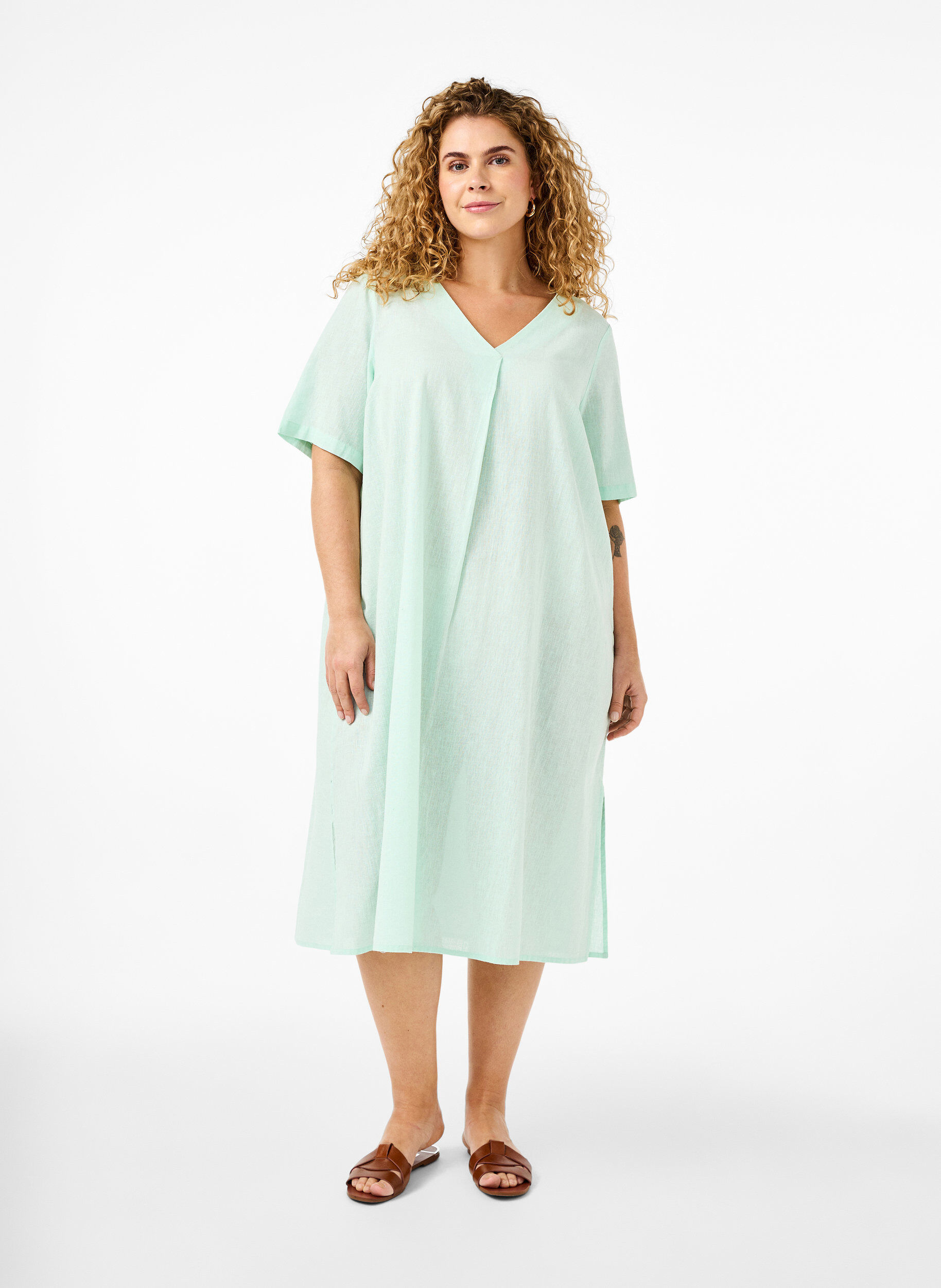 Robe caftan en m&eacute;lange de coton avec du lin, Vert clair, Model
