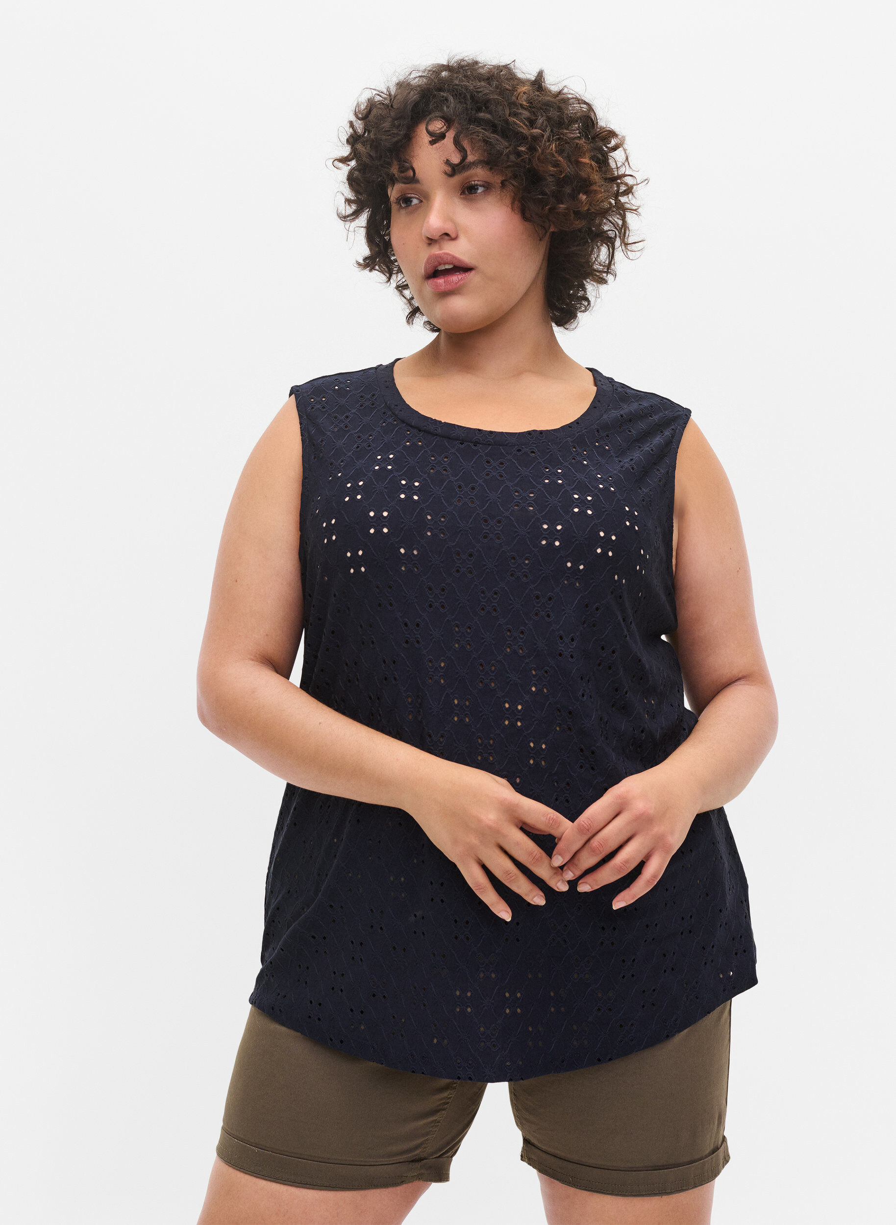 Zizzi Haut avec broderie anglaise, Night Sky, Model image number 0