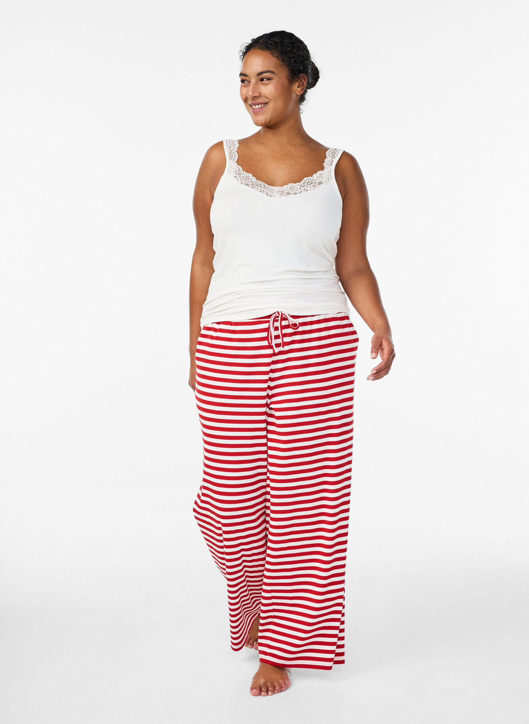 Zizzi Top en viscose avec bord en dentelle, Vanille, Model image number 1