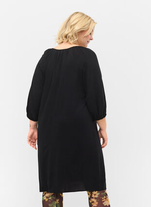 Robe en viscose avec encolure en V, Black, Model image number 1
