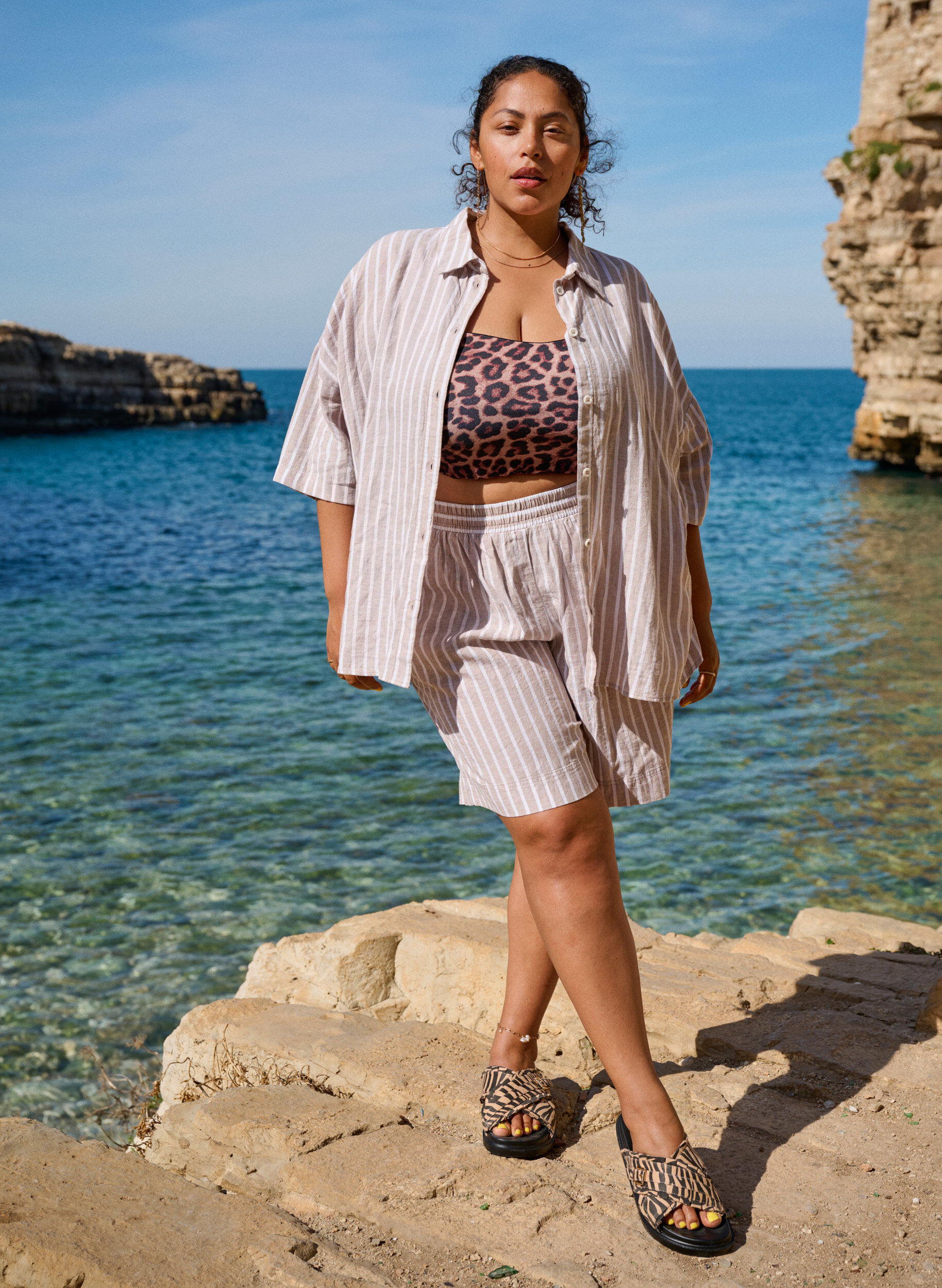 Zizzi Pantalon court ray&eacute; en lin et viscose, Beige, Image image number 0