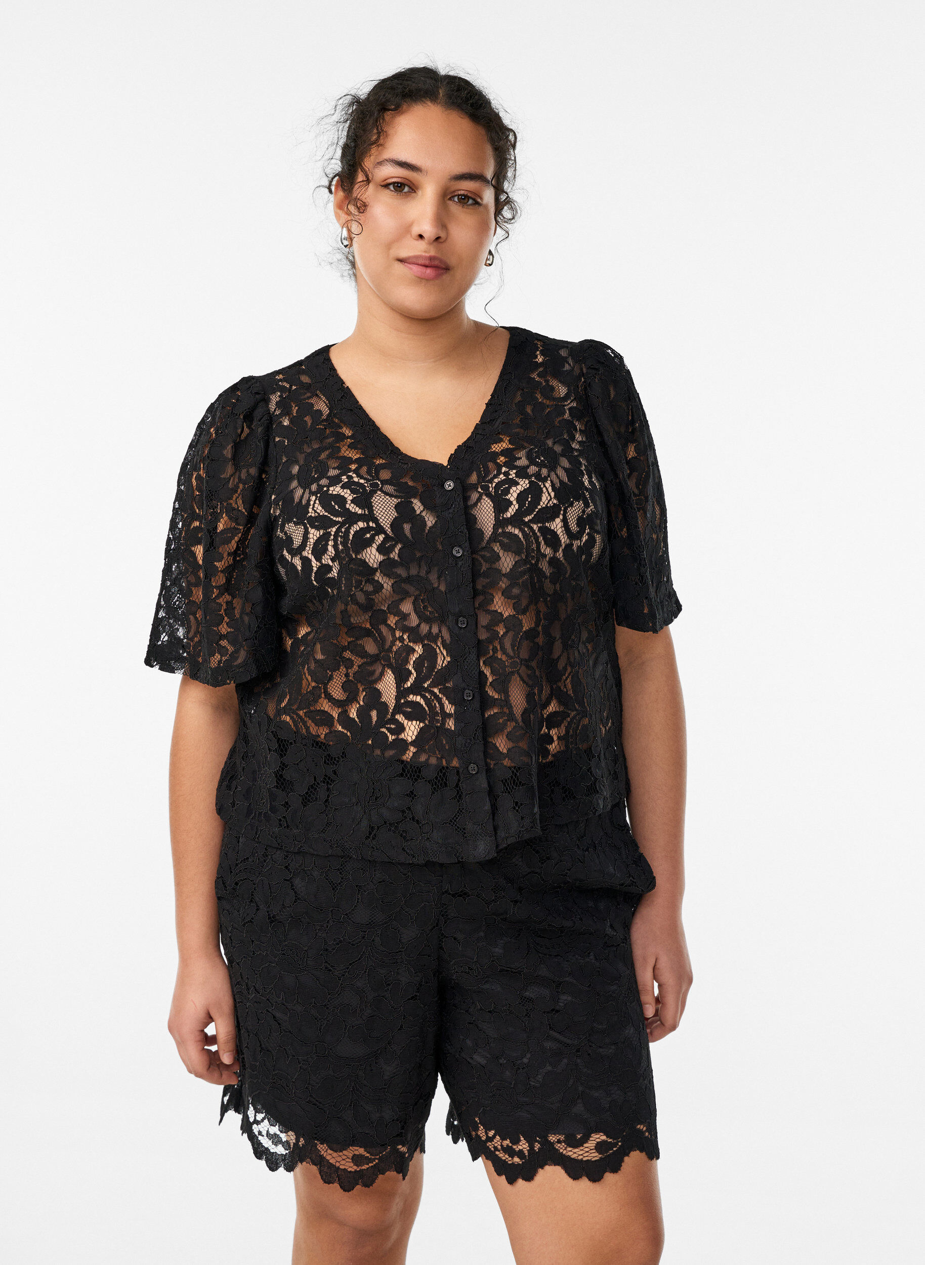 Zizzi Short en dentelle taille haute avec poches, Noir, Model image number 0