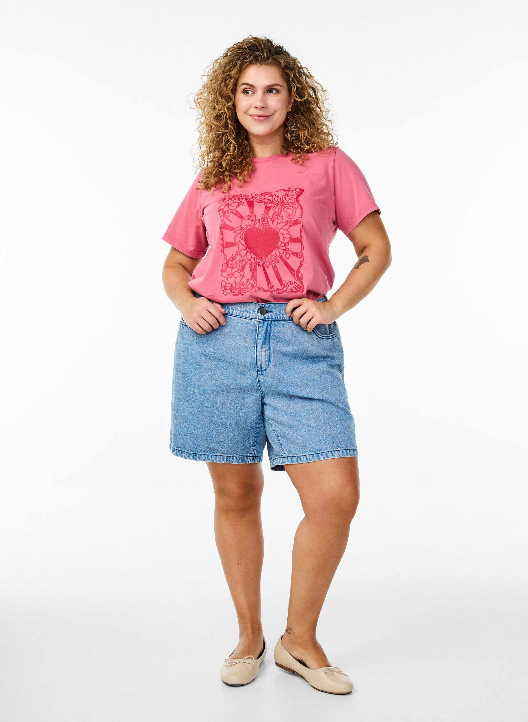Zizzi T-shirt en coton biologique avec une impression cool, Rose, Model image number 1
