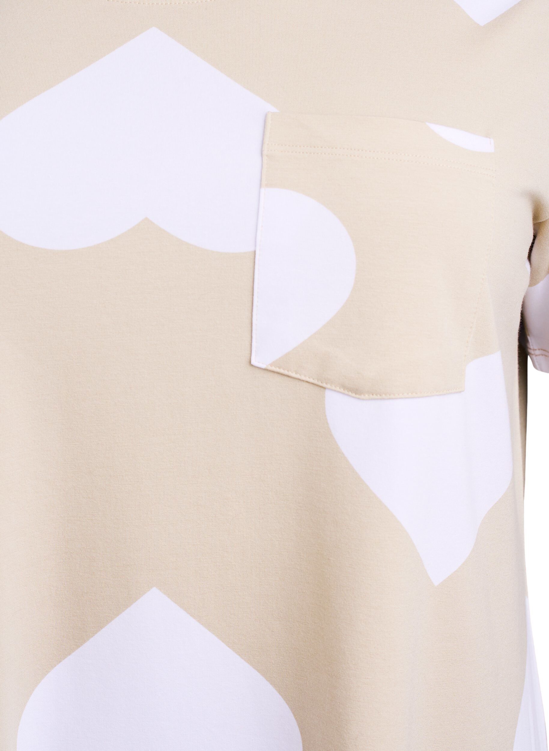 Zizzi Long tee-shirt de nuit en m&eacute;lange de modal et avec des coeurs, Beige, Packshot image number 2