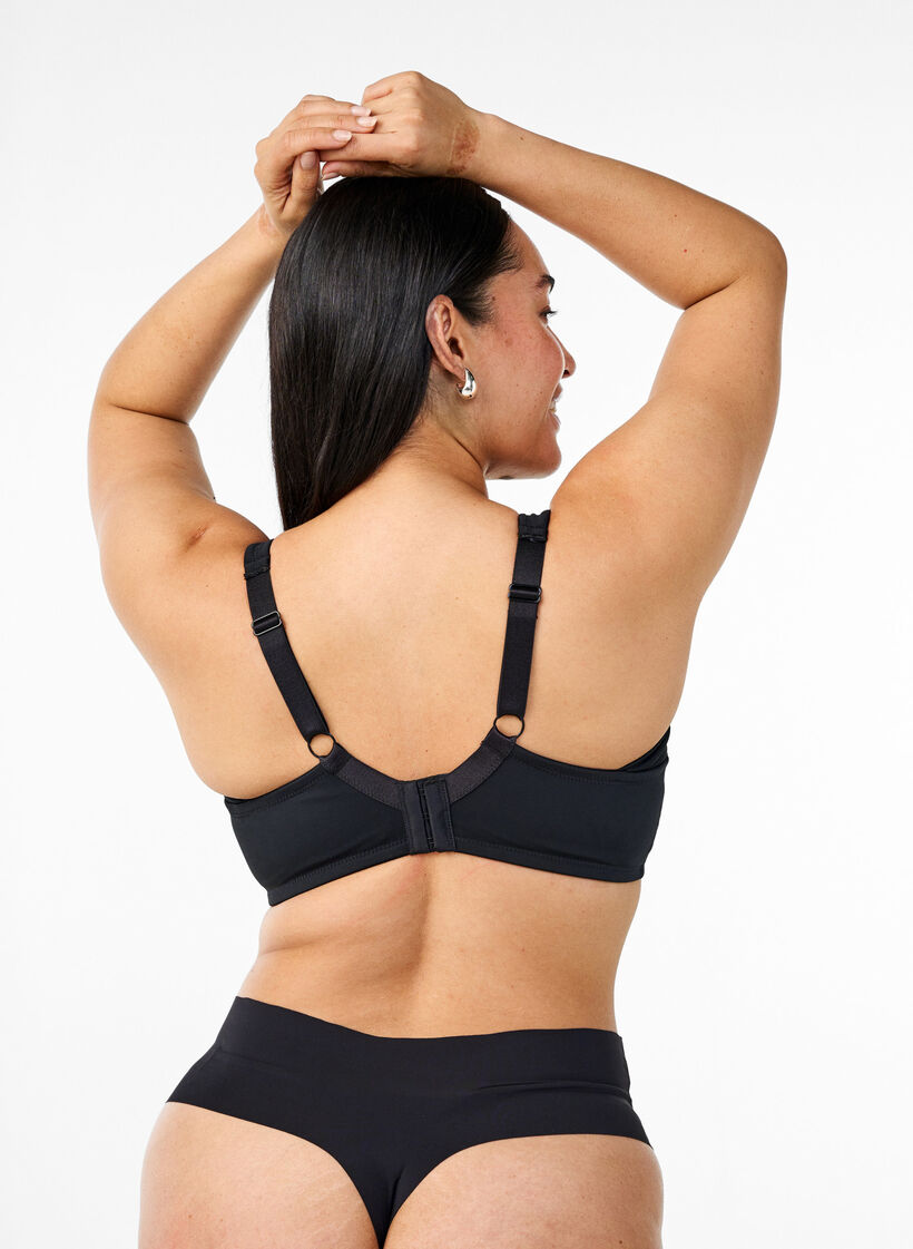 Soutien-gorge confortable avec armature et bonnets moul&eacute;s, Noir, Model image number 2
