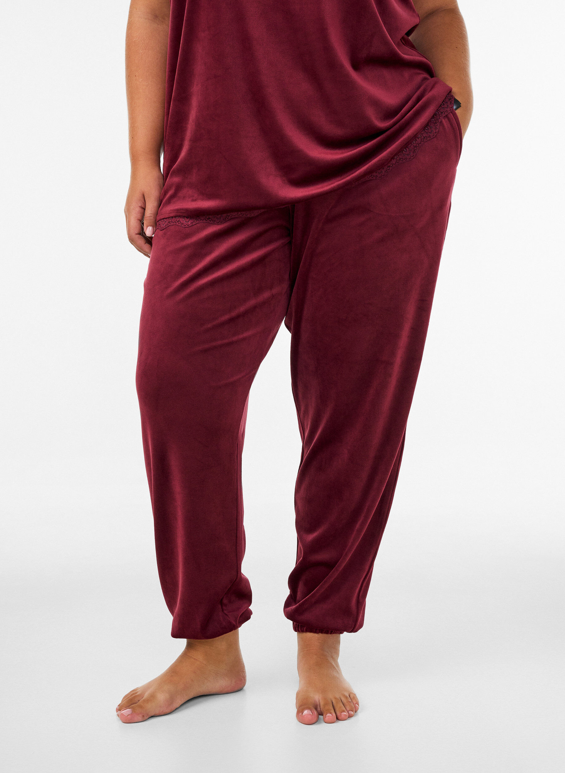 Pantalon ample en velours, Bordeaux, Model