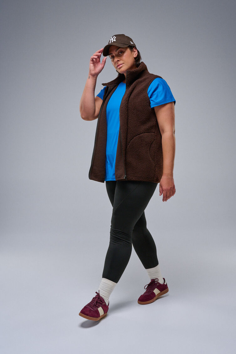 Gilet marron avec fermeture éclair, , Model