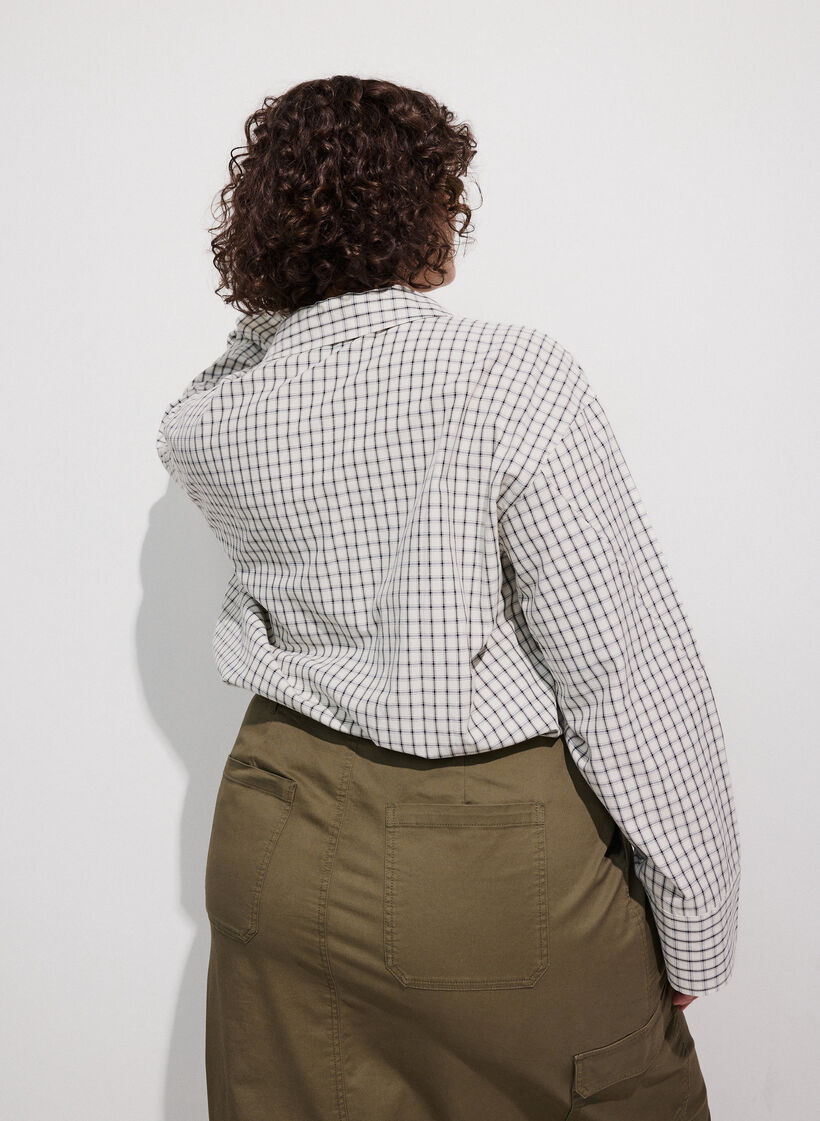 Chemise &agrave; carreaux avec une poche poitrine, Blanc, Model image number 2