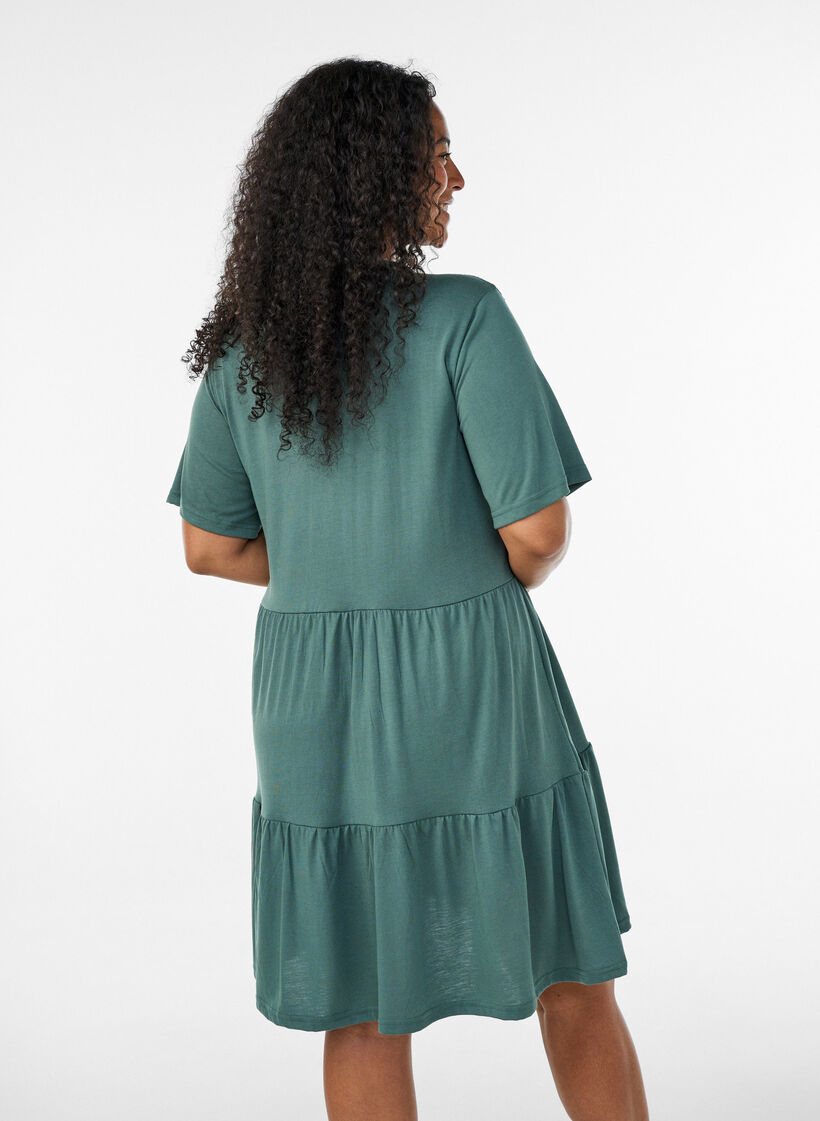 Robe en jersey avec d&eacute;tails en dentelle et jupe superpos&eacute;e, Vert, Model image number 2