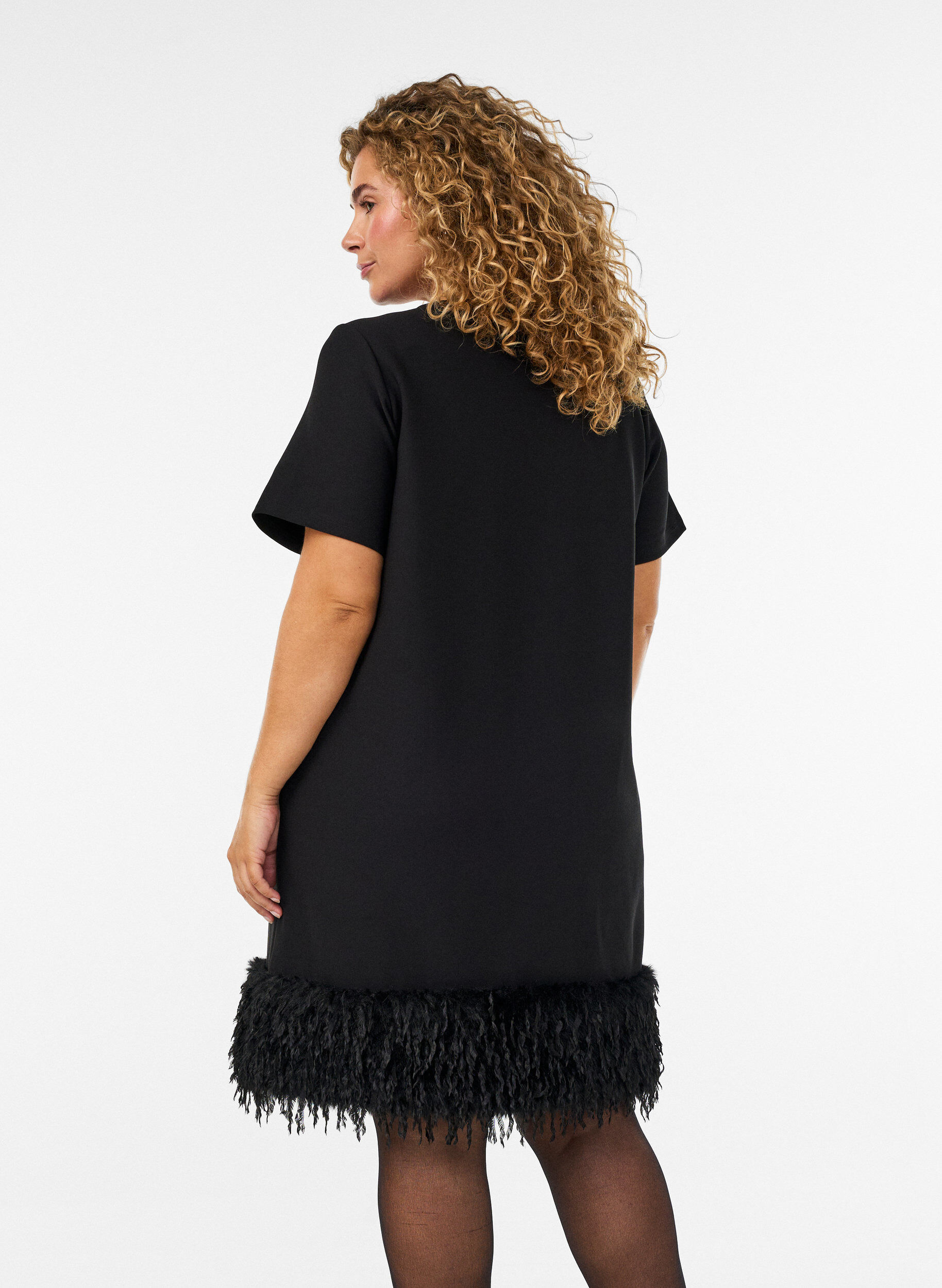 ZizziRobe courte en jersey avec finitions en plumes, Noir, Model image number 2