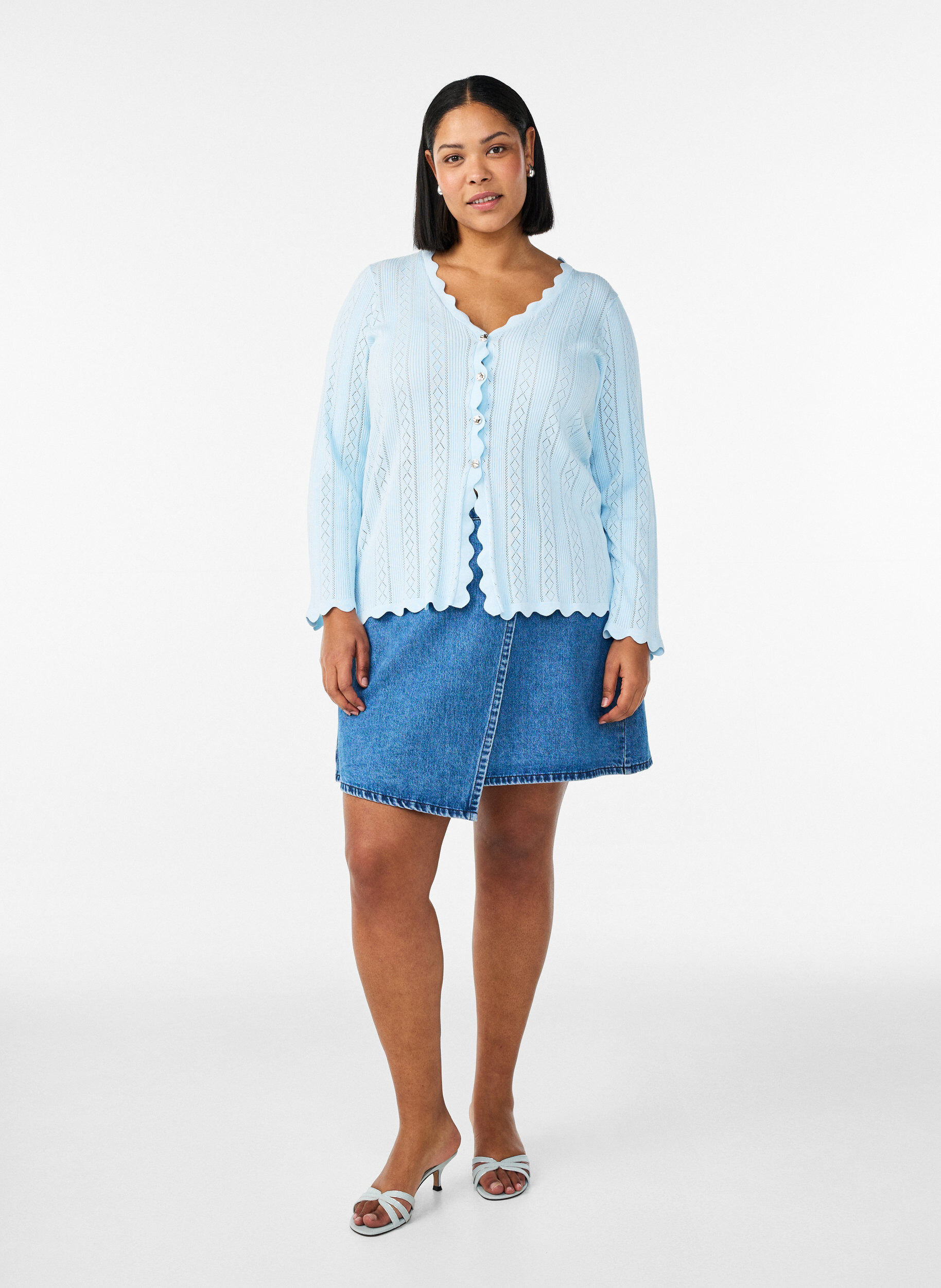 ZizziCardigan avec broderie ajour&eacute;e et bords ondul&eacute;s, Bleu Clair, Model image number 1