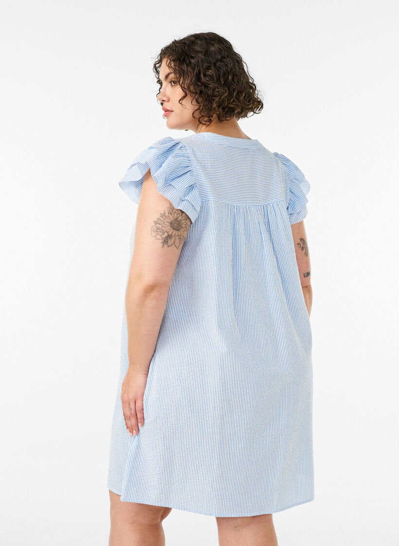 Robe ray&eacute;e en coton avec volants et coupe &eacute;vas&eacute;e, Bleu Clair, Model image number 2