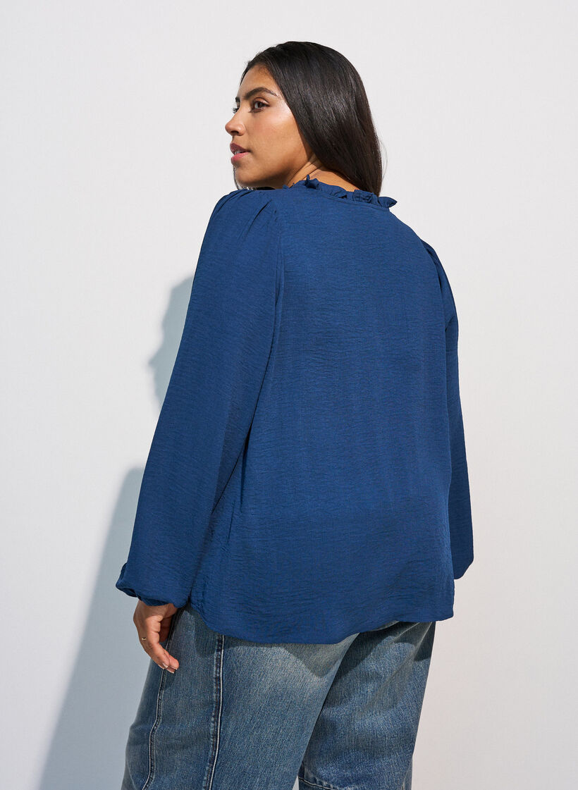 Blouse avec col en V et bande en crochet, Bleu, Model image number 2