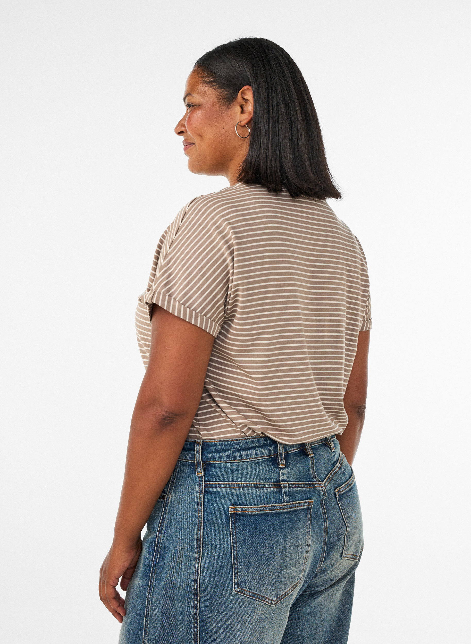ZizziT-shirt ray&eacute; en viscose avec un col rond, Beige, Model image number 2
