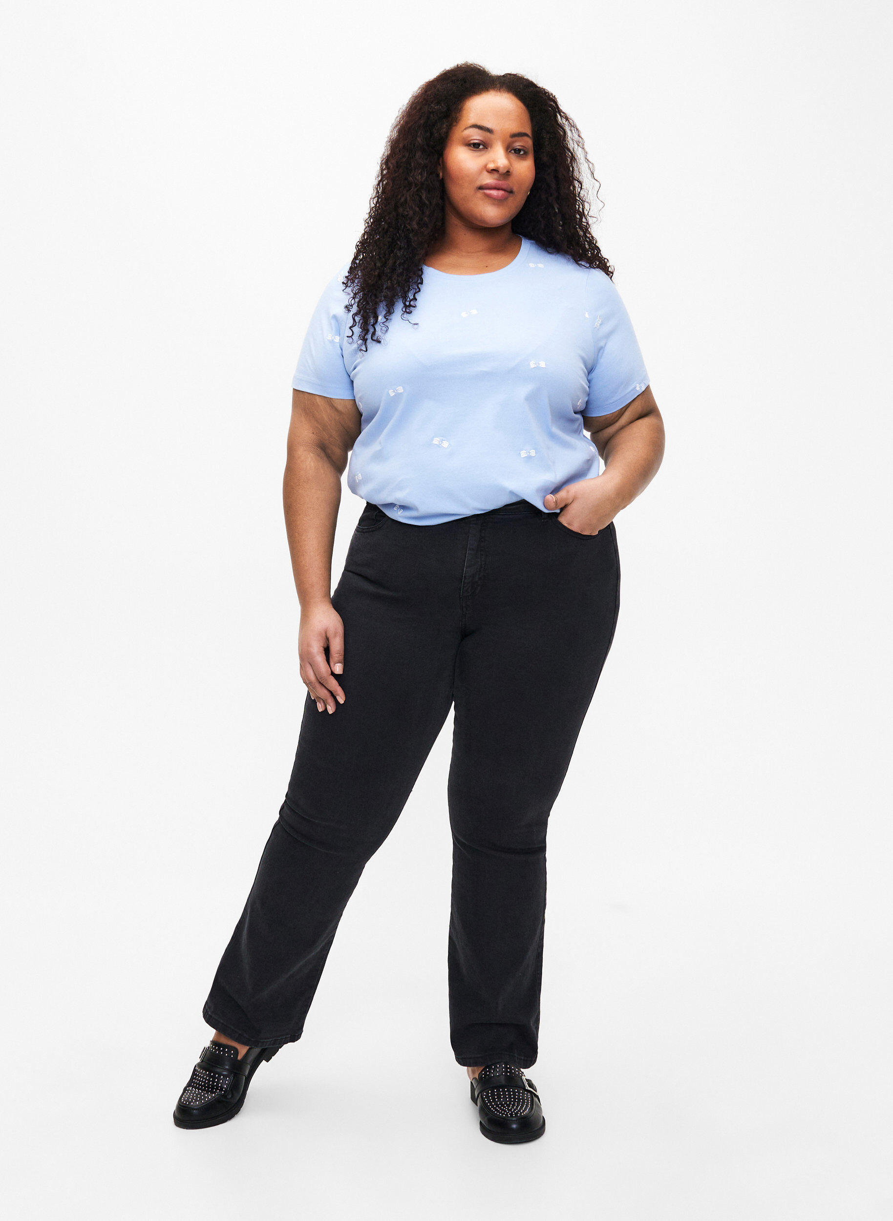 Zizzi T-shirt en coton biologique avec des n&oelig;uds, Serenity W. Bow Emb., Model image number 2