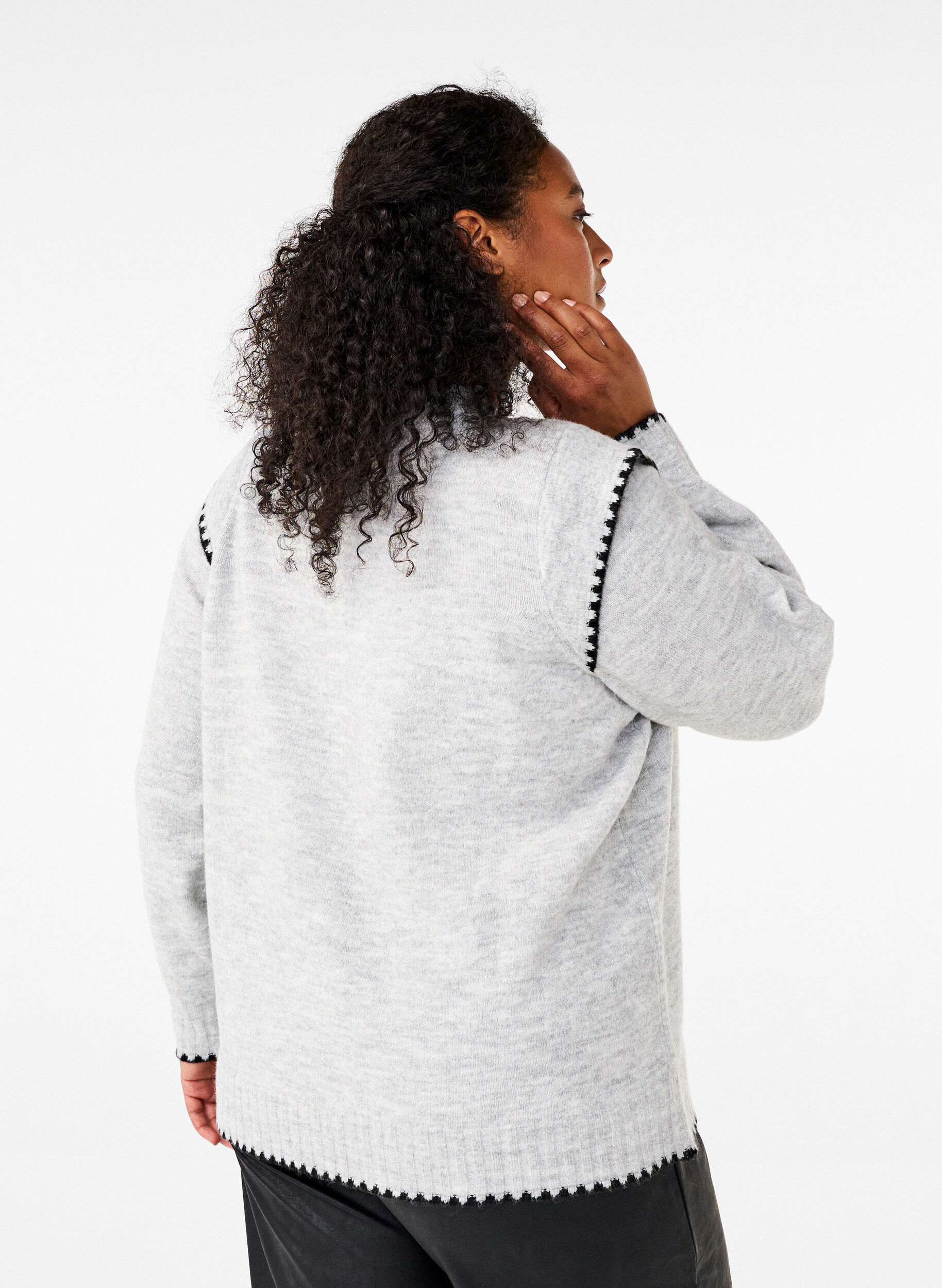 Zizzi Chemisier jersey avec surpiq&ucirc;res contrast&eacute;es, LGM Black Edges, Model image number 1