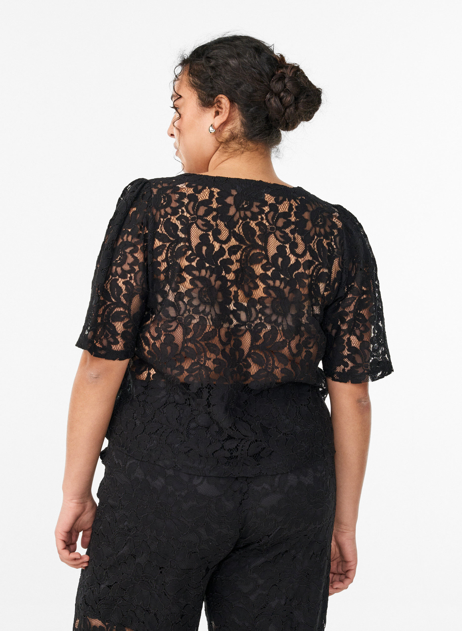 ZizziBlouse en dentelle &agrave; manches courtes et col V, Noir, Model image number 2