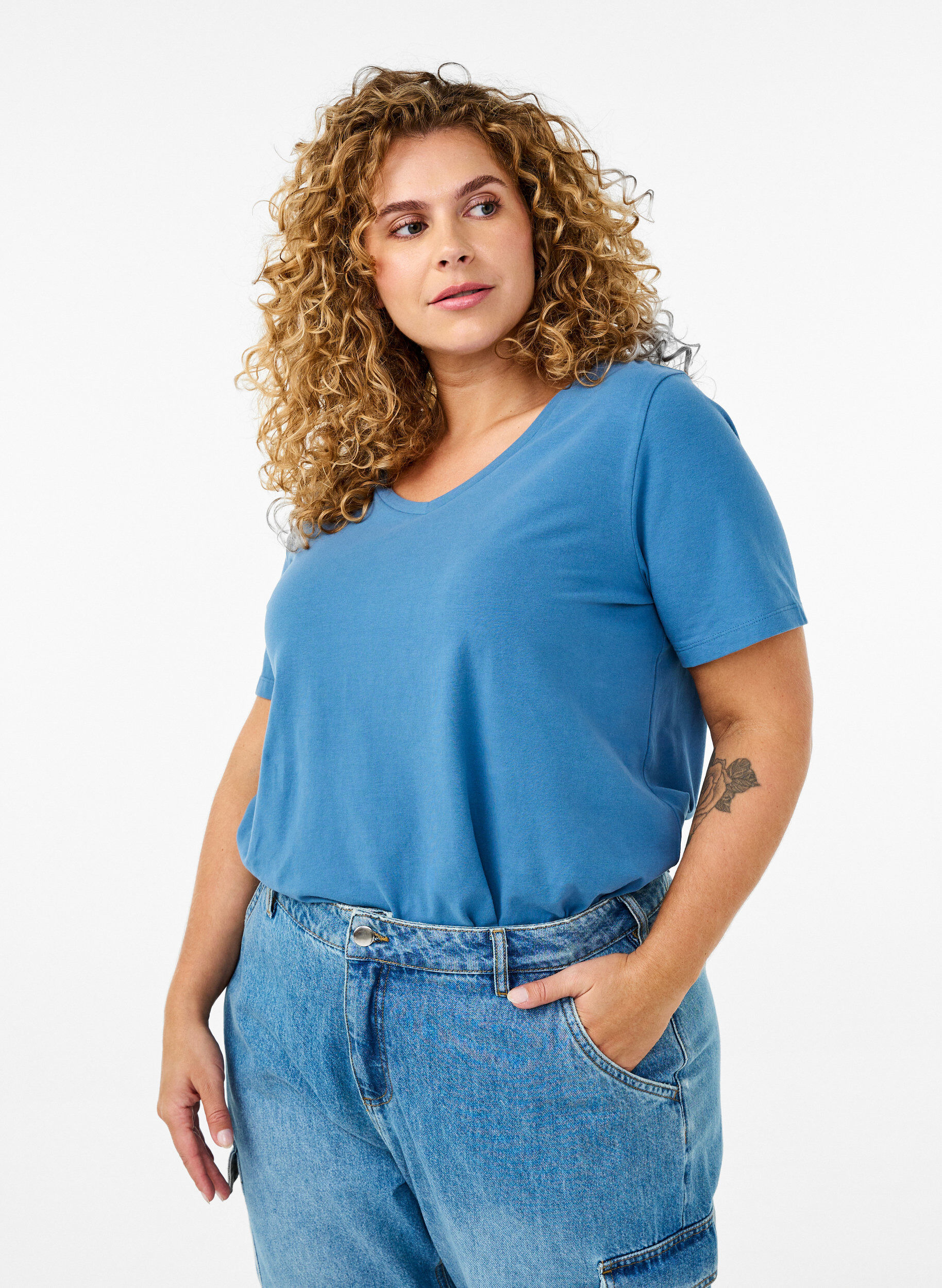 T-shirt basique en coton de couleur unie, Bleu, Model