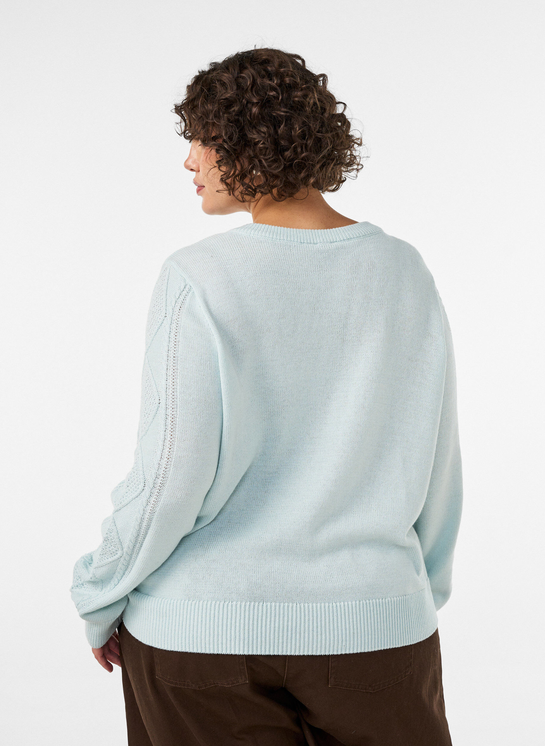 ZizziCardigan en maille torsad&eacute;e avec boutons d&eacute;coratifs, Bleu Clair, Model image number 2