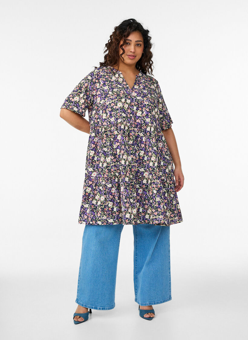 Robe &agrave; manches courtes coupe trap&egrave;ze avec d&eacute;coupes, Violet, Model image number 1