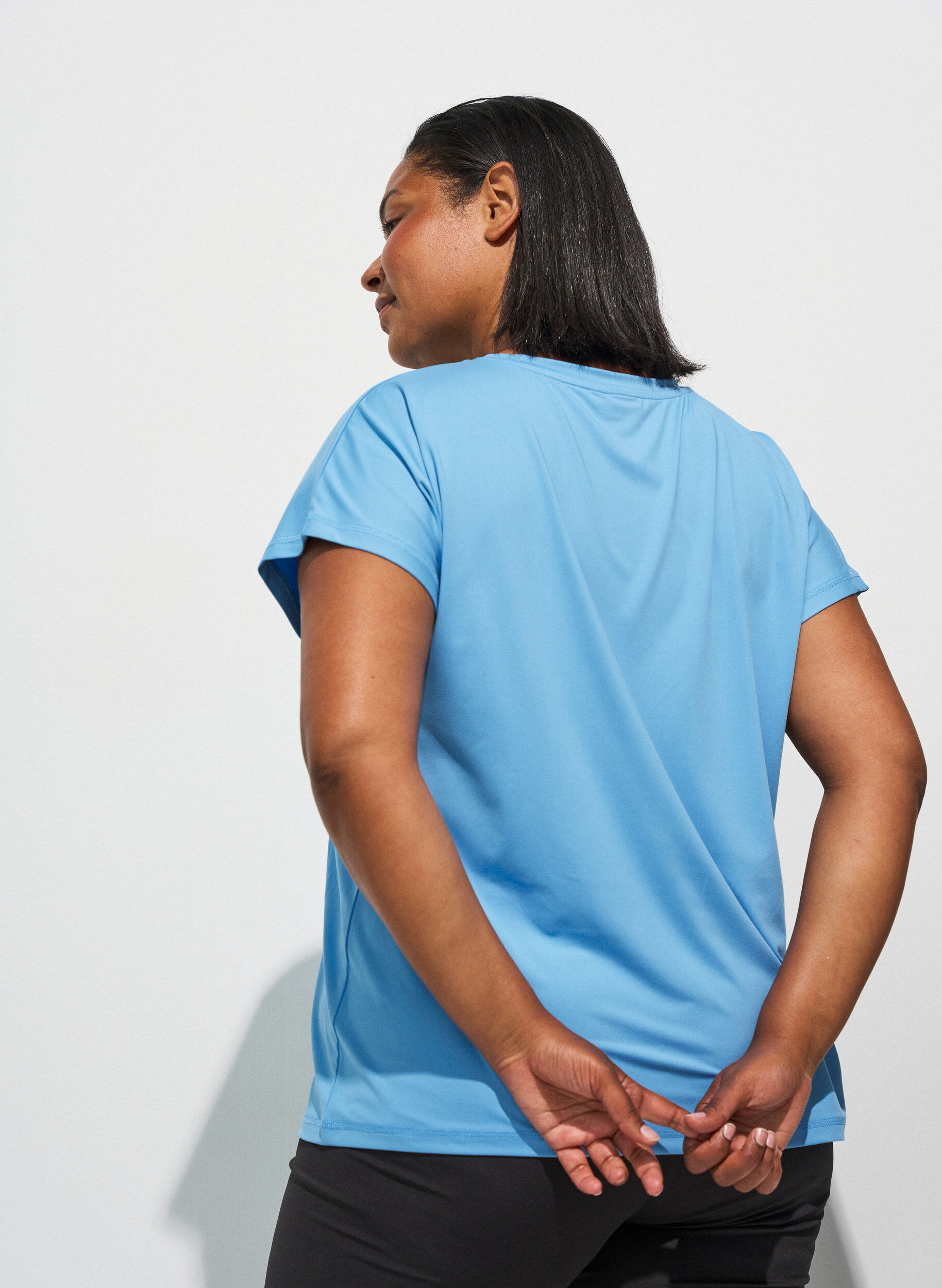 ZizziT-shirt de sport ample avec col en v, Bleu Clair, Model image number 2